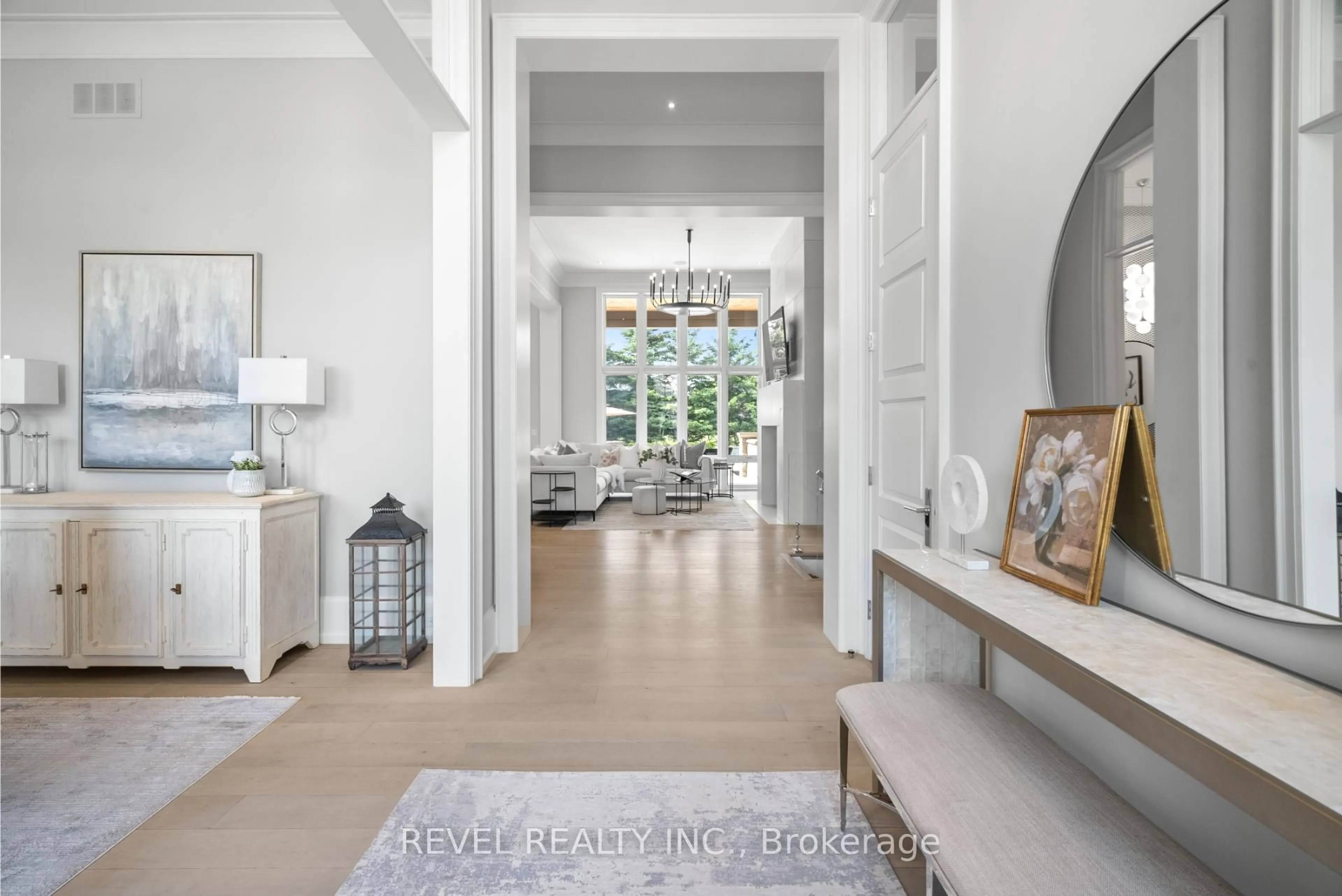 Indoor entryway for 60 Heritage Lake Dr, Puslinch Ontario N0B 2J0