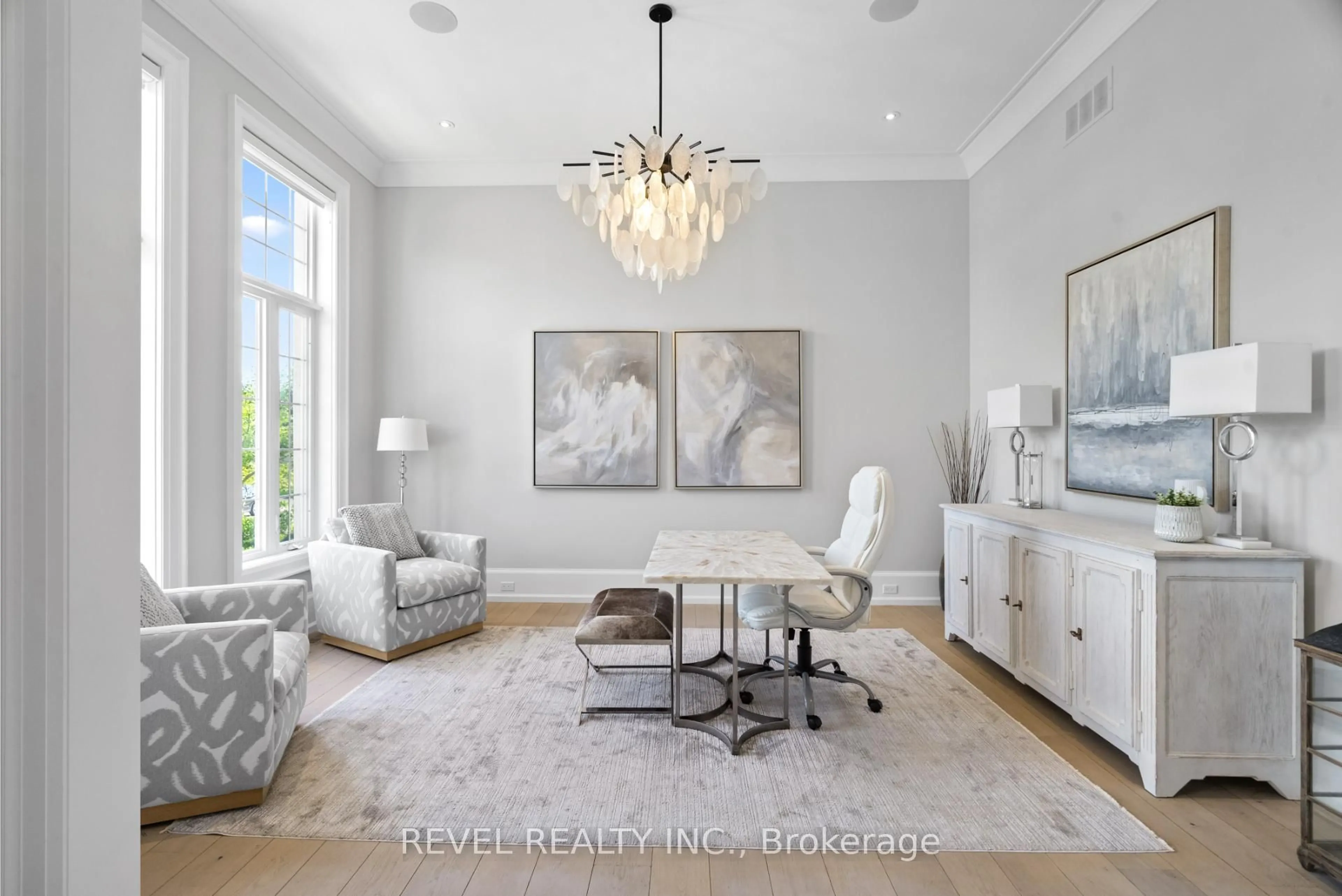 Living room with furniture, unknown for 60 Heritage Lake Dr, Puslinch Ontario N0B 2J0