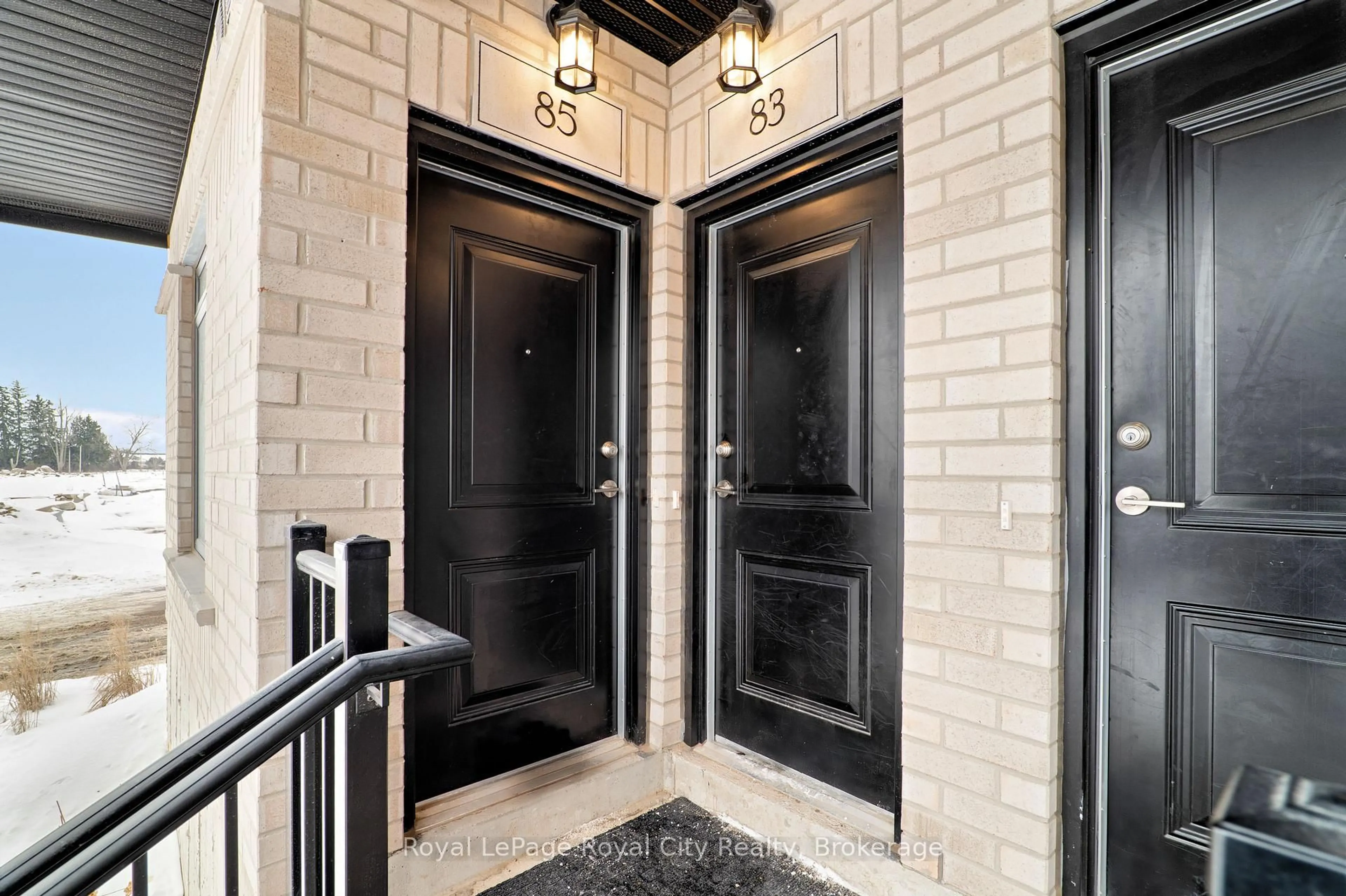 Indoor entryway for 83 Thatcher Dr, Guelph Ontario N1L 1B3