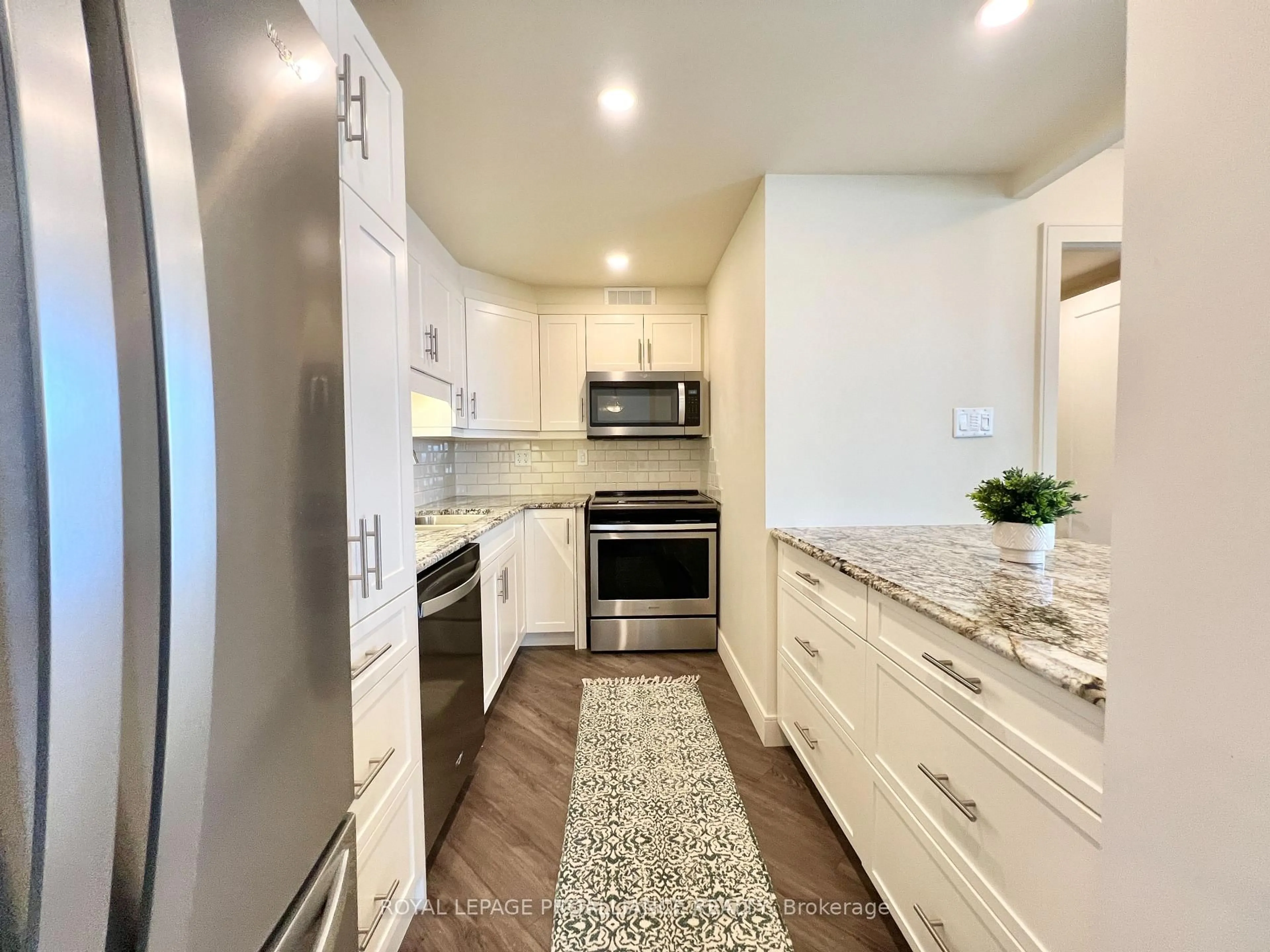 Open concept kitchen, ceramic/tile floor for 344 Front St #1002, Belleville Ontario K8N 5M4