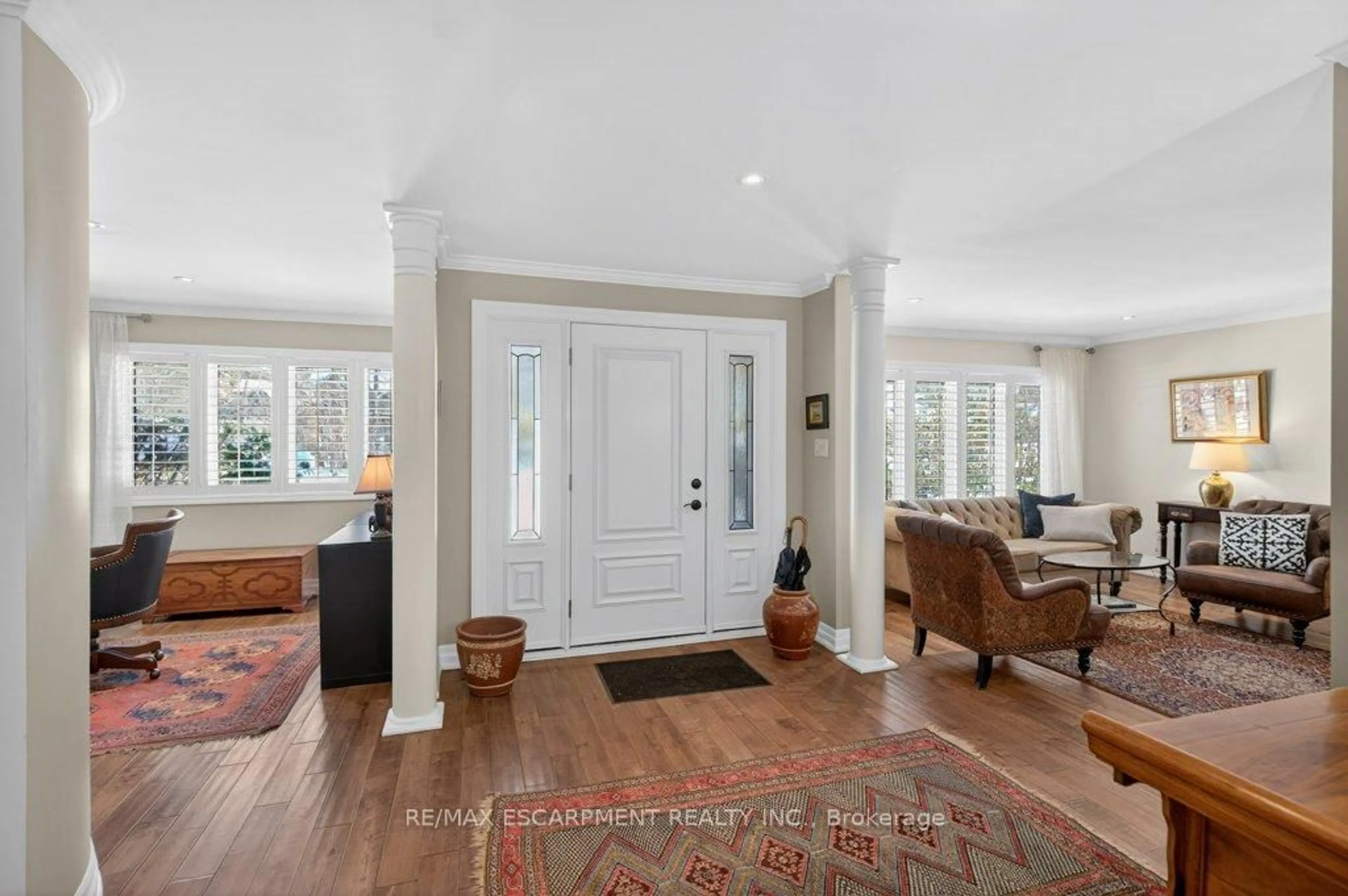 Indoor entryway for 16 Lovers Lane, Hamilton Ontario L9G 1G3