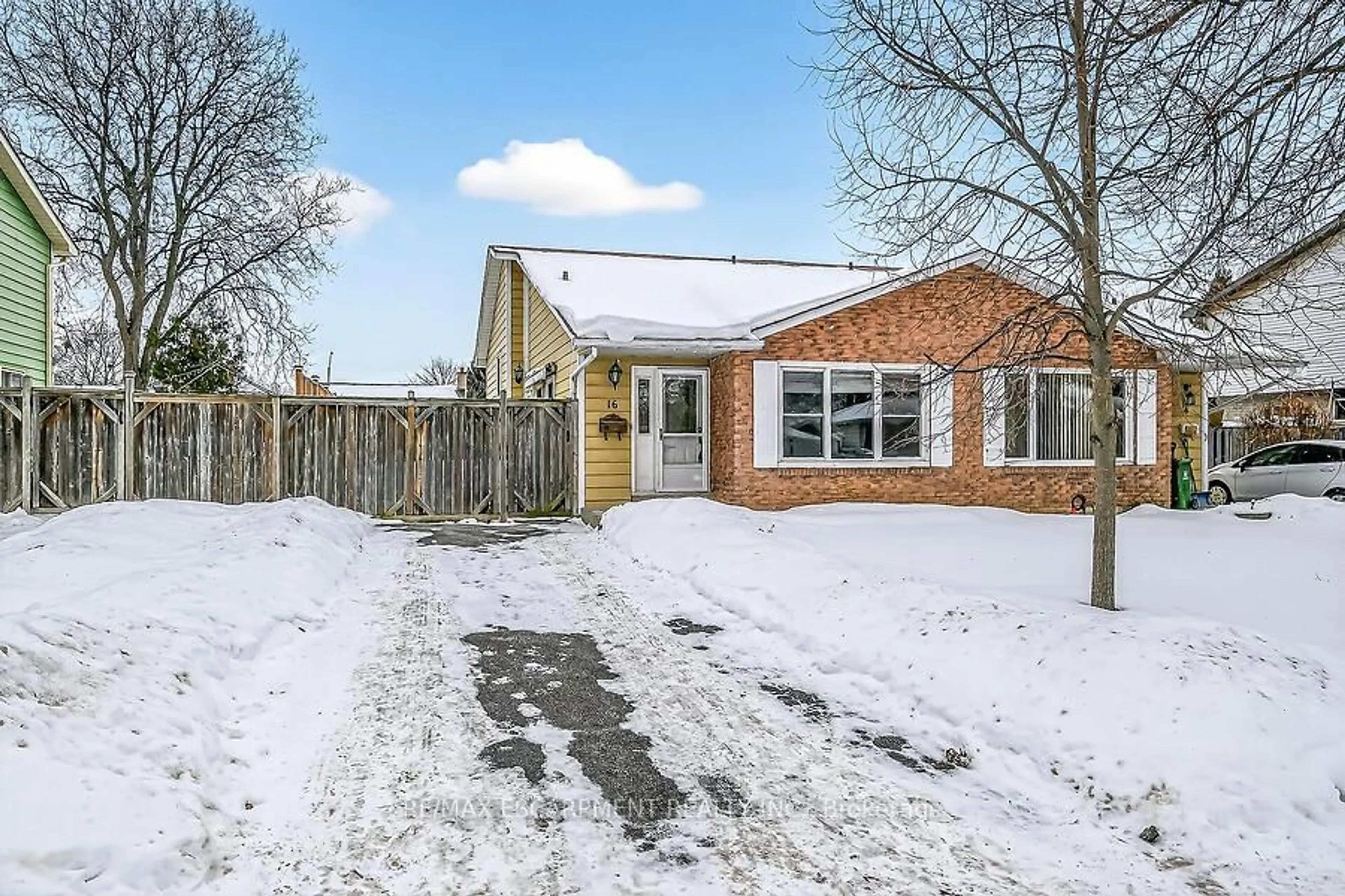 A pic from outside/outdoor area/front of a property/back of a property/a pic from drone, street for 16 Golden Orchard Dr, Hamilton Ontario L9C 6J5