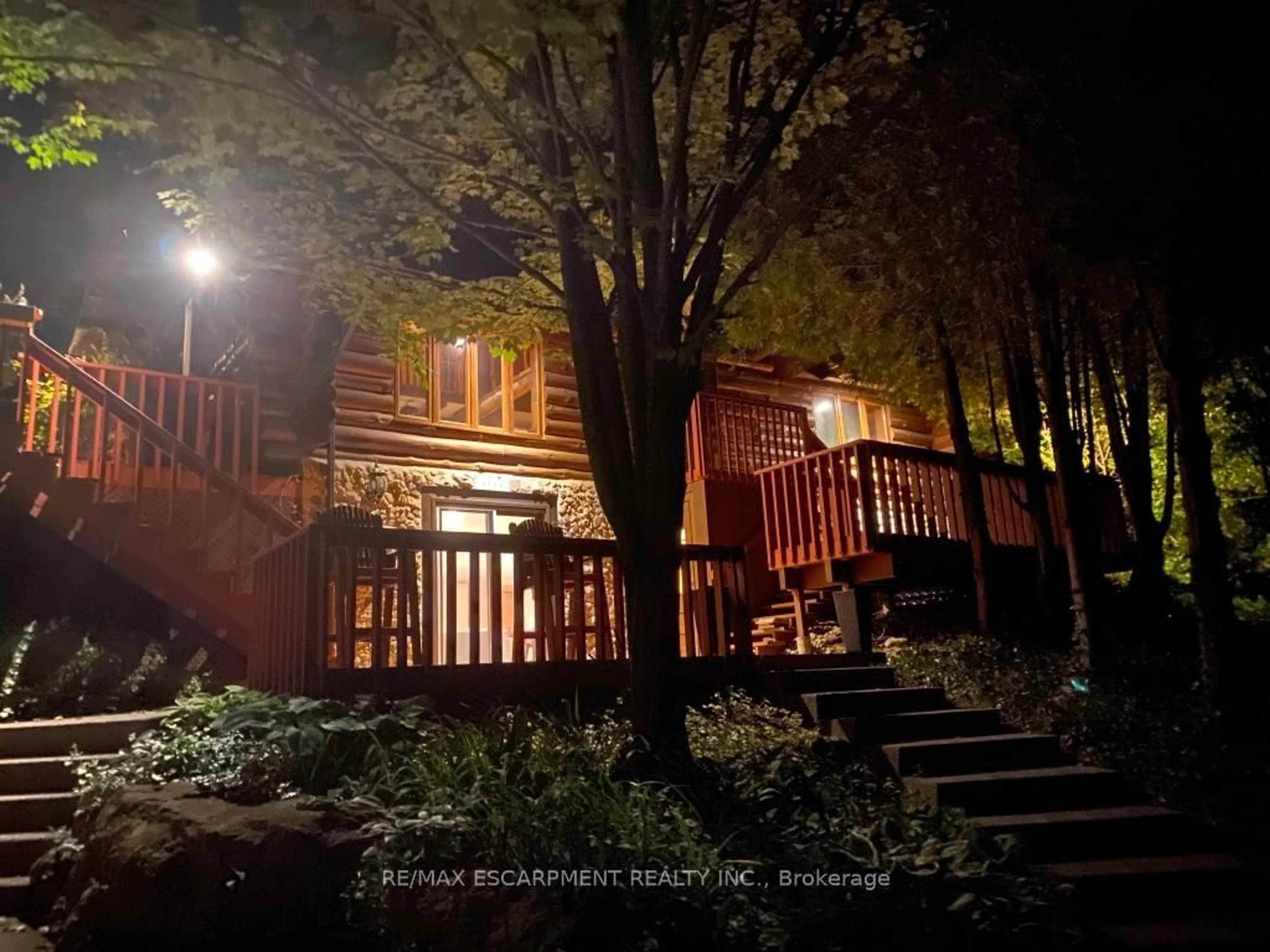 Unknown for 1112 Safari Rd, Hamilton Ontario L8B 1A4