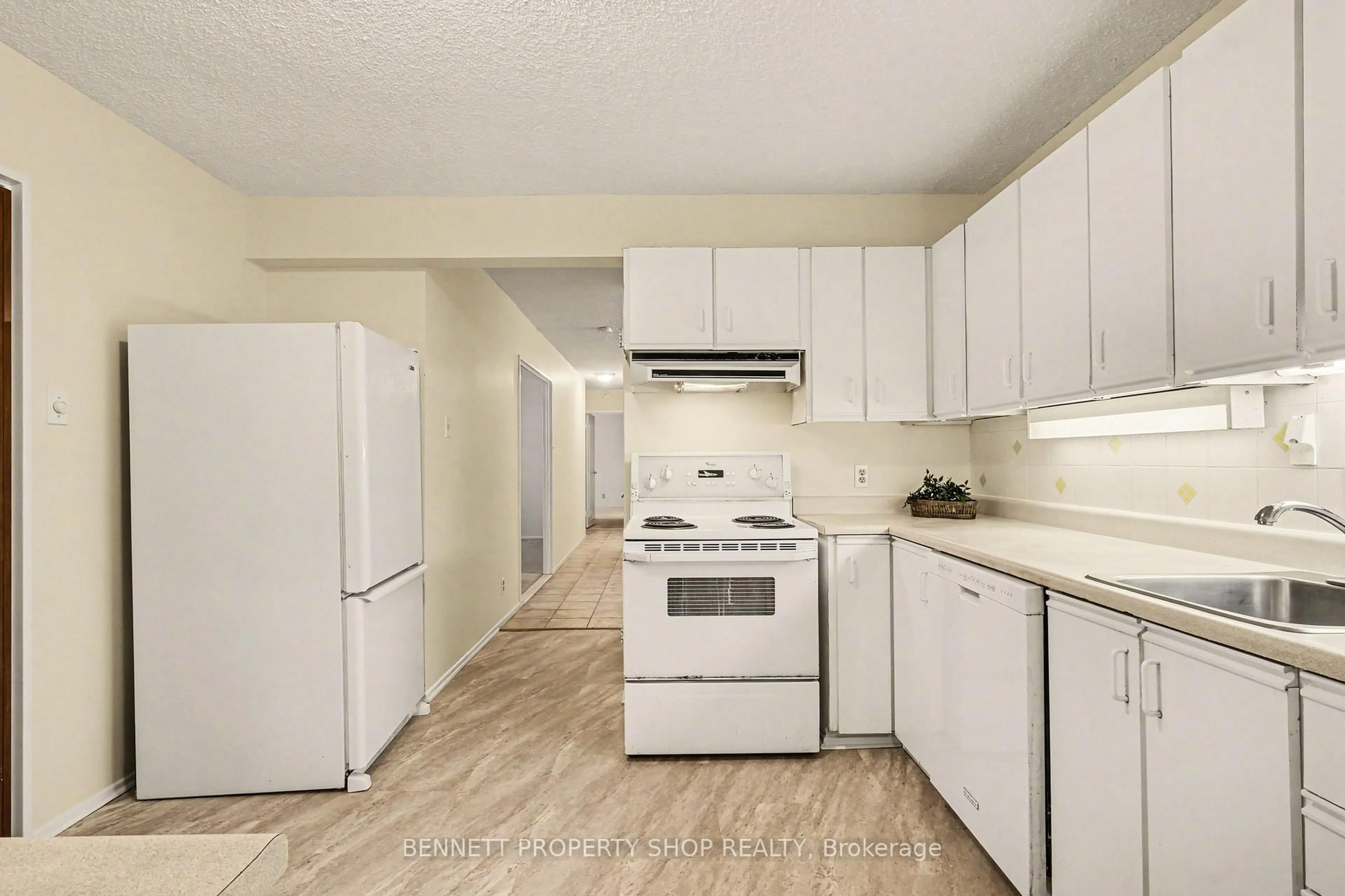 Standard kitchen, unknown for 1285 Cahill Dr #2003, Ottawa Ontario K1V 9A7