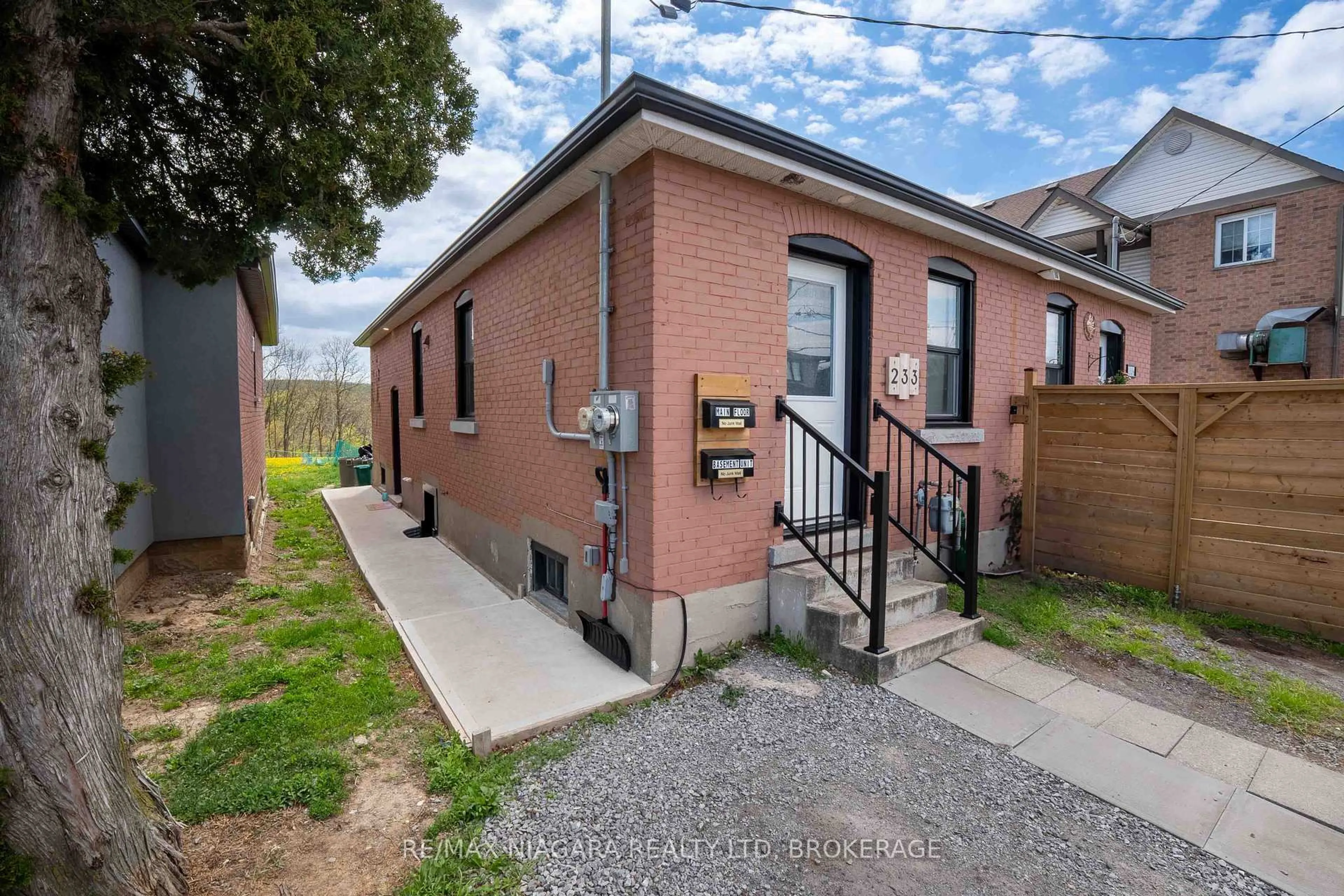 Home with brick exterior material, street for 233 PELHAM Rd, St. Catharines Ontario L2S 1W8