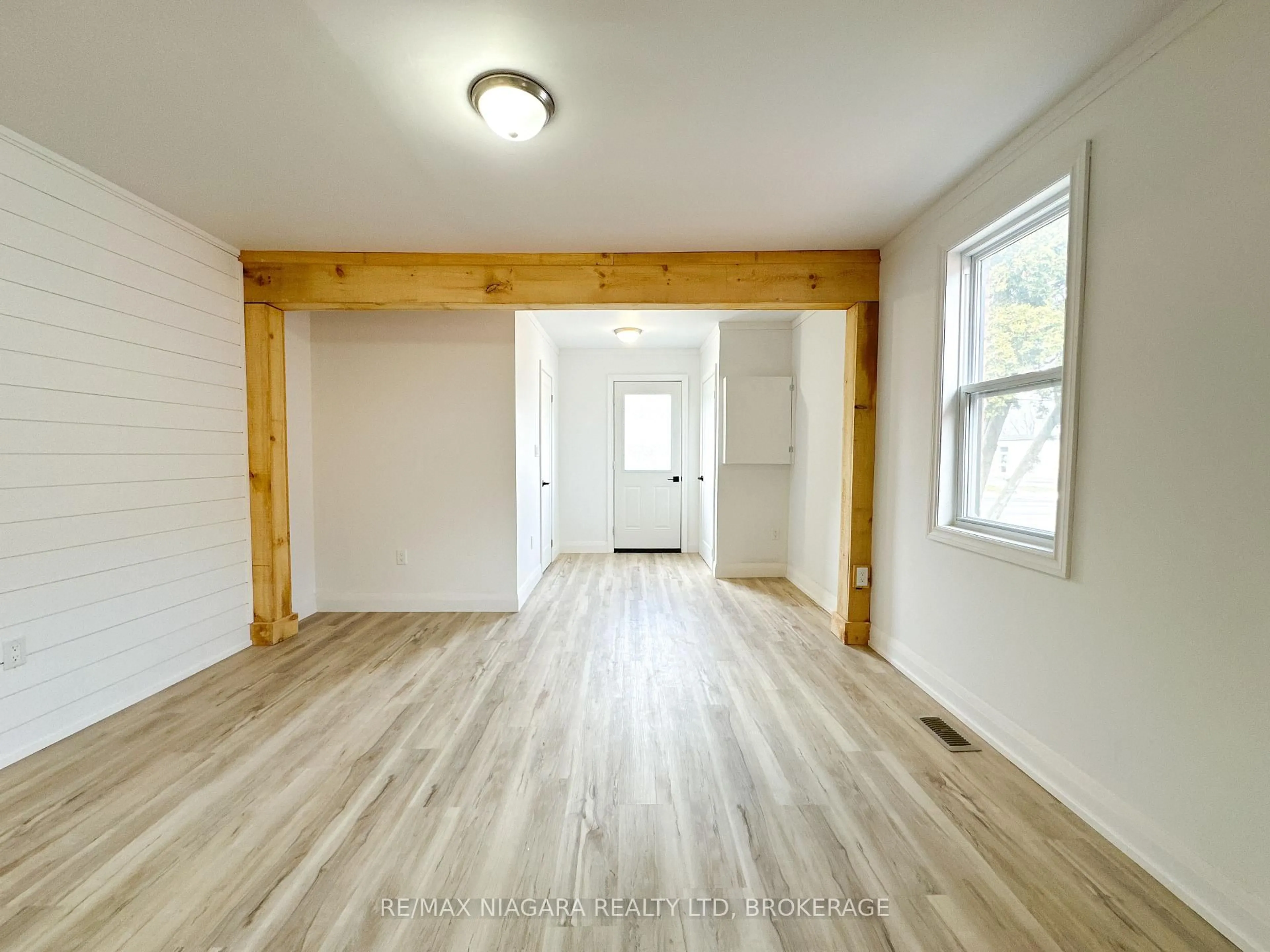 Unknown for 233 PELHAM Rd, St. Catharines Ontario L2S 1W8