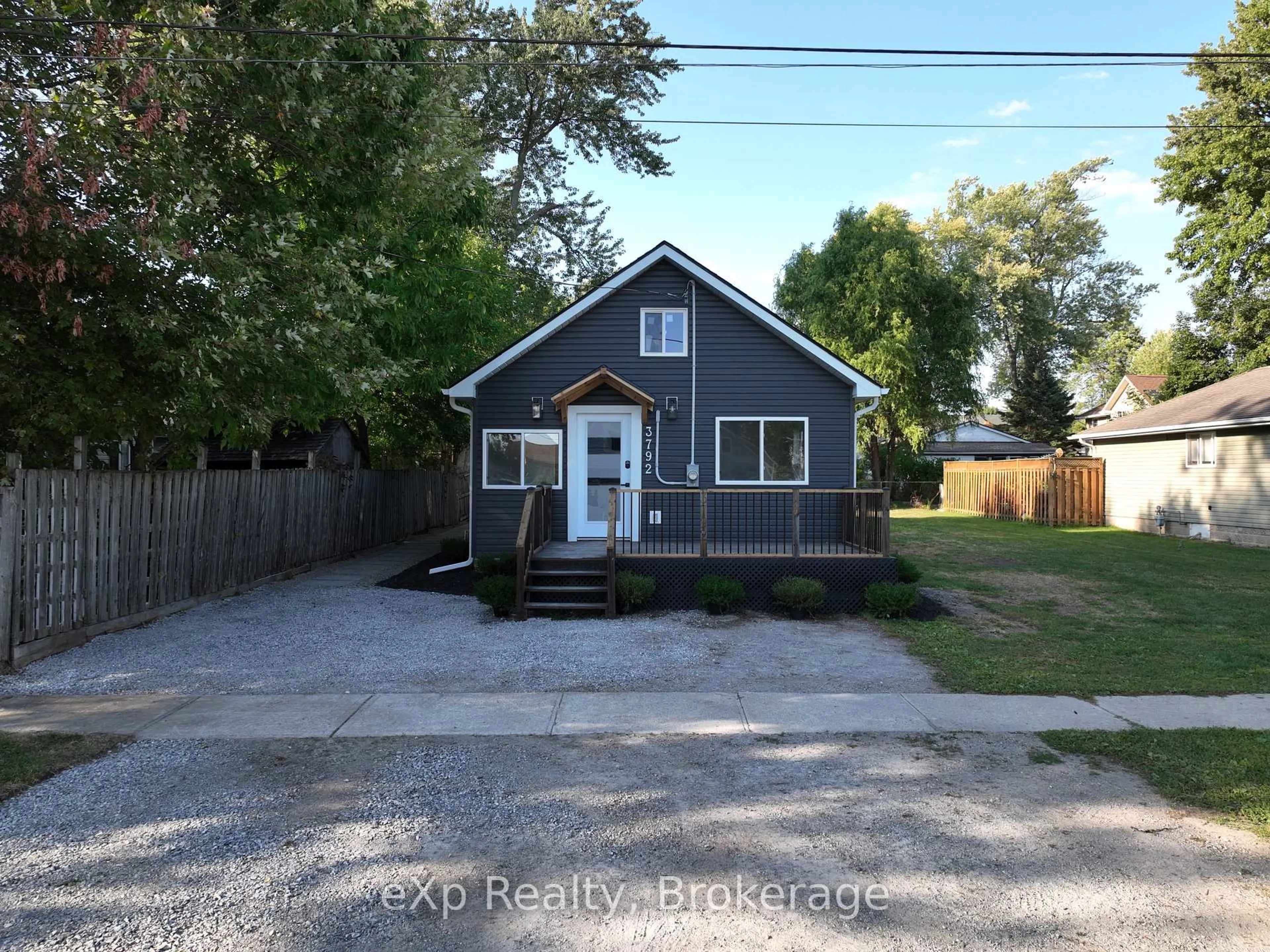 A pic from outside/outdoor area/front of a property/back of a property/a pic from drone, street for 3792 Glendale Ave, Fort Erie Ontario L0S 1B0