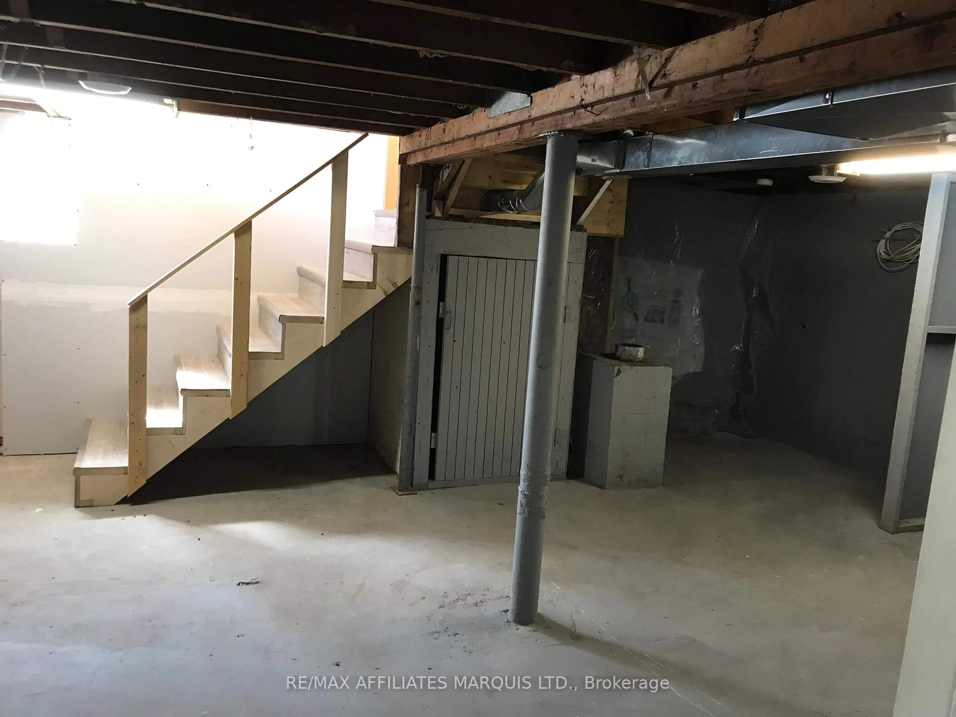 Unknown for 2036 Pitt St, Cornwall Ontario K6J 5G3