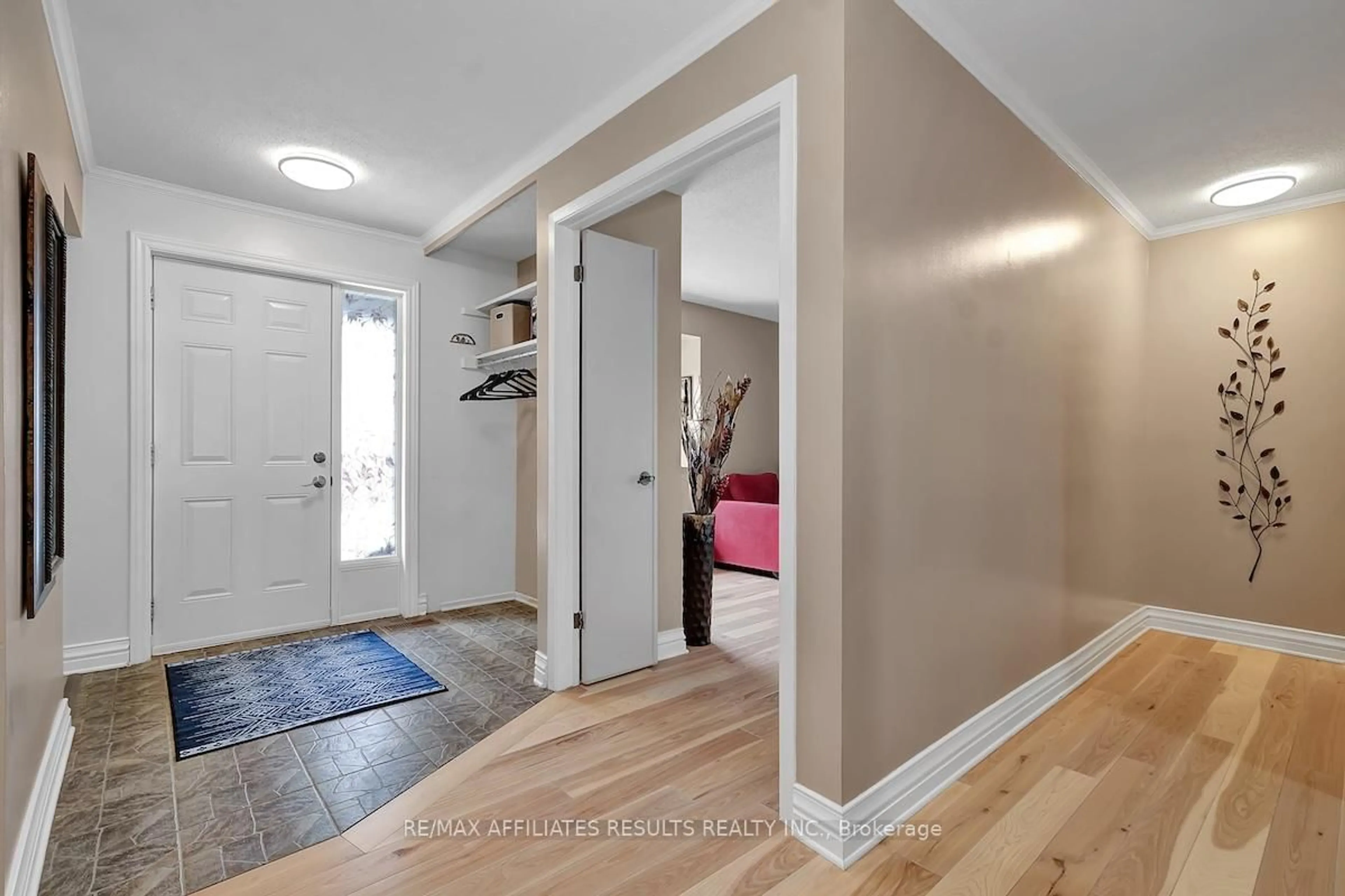 Indoor entryway for 5 Arbor Rdge #44, Ottawa Ontario K2S 1B9