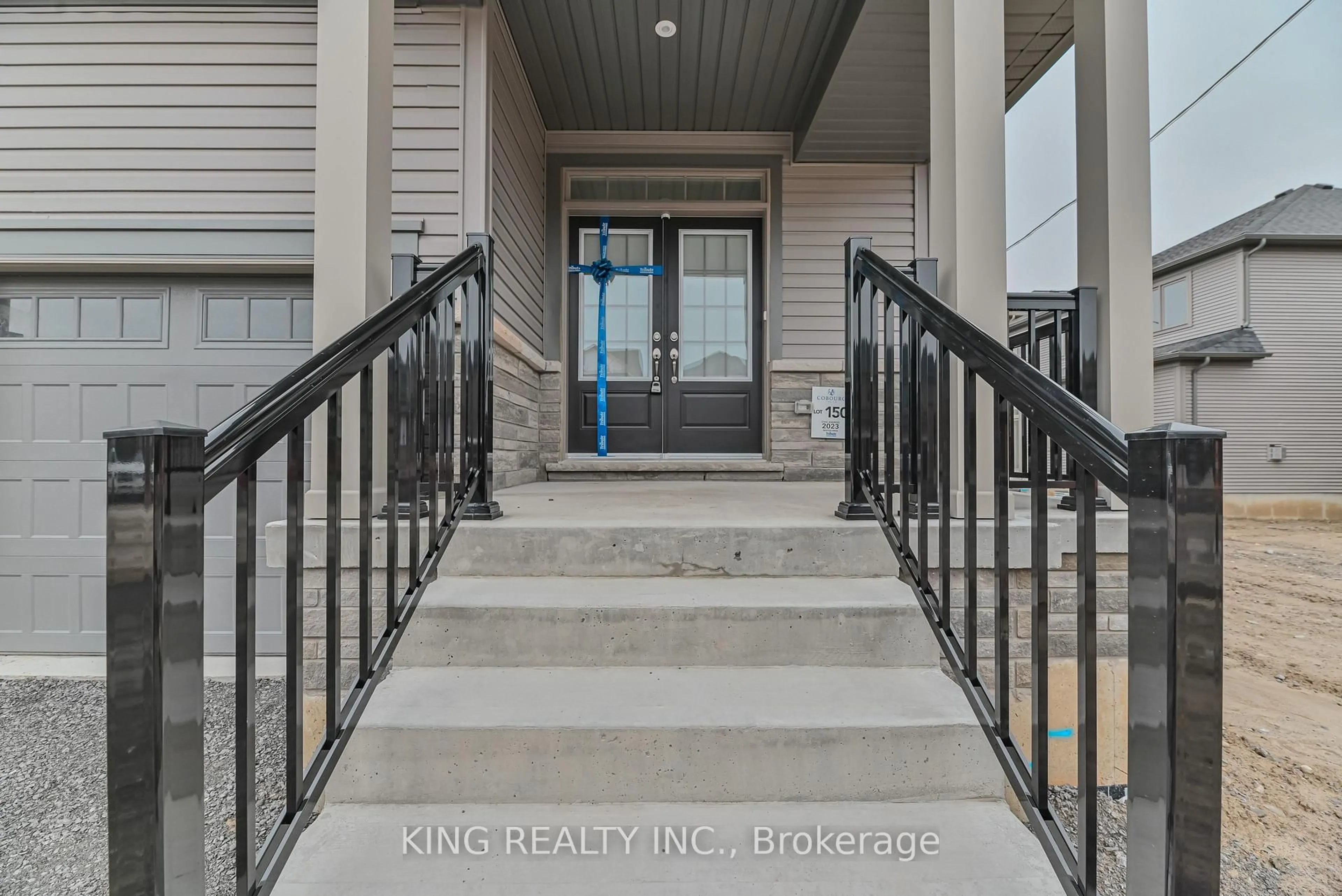 Indoor entryway for 1123 Denton Dr, Cobourg Ontario K9A 4A1