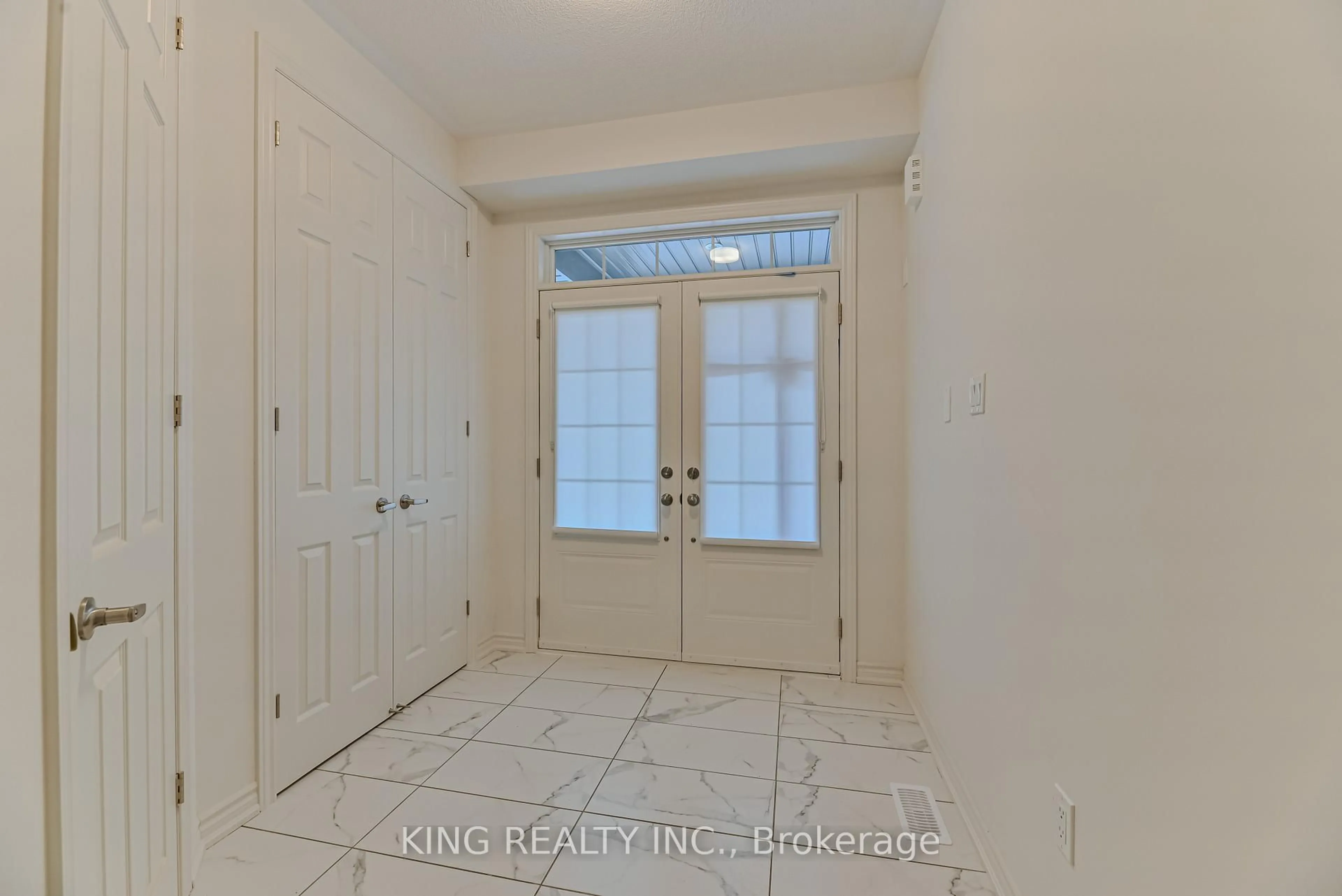 Indoor entryway for 1123 Denton Dr, Cobourg Ontario K9A 4A1
