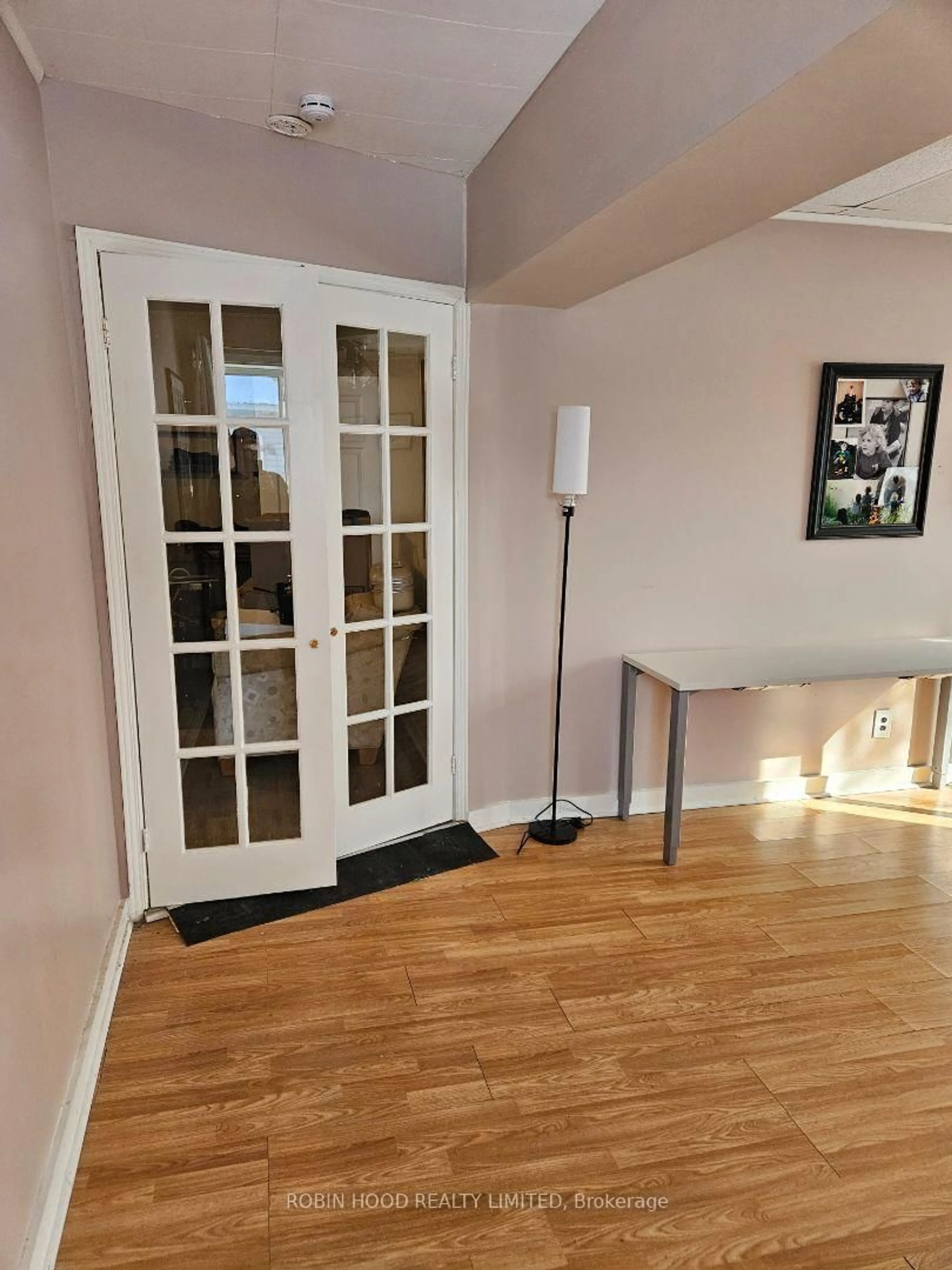 Indoor foyer for 12381 County Rd 18, South Dundas Ontario K0C 2H0