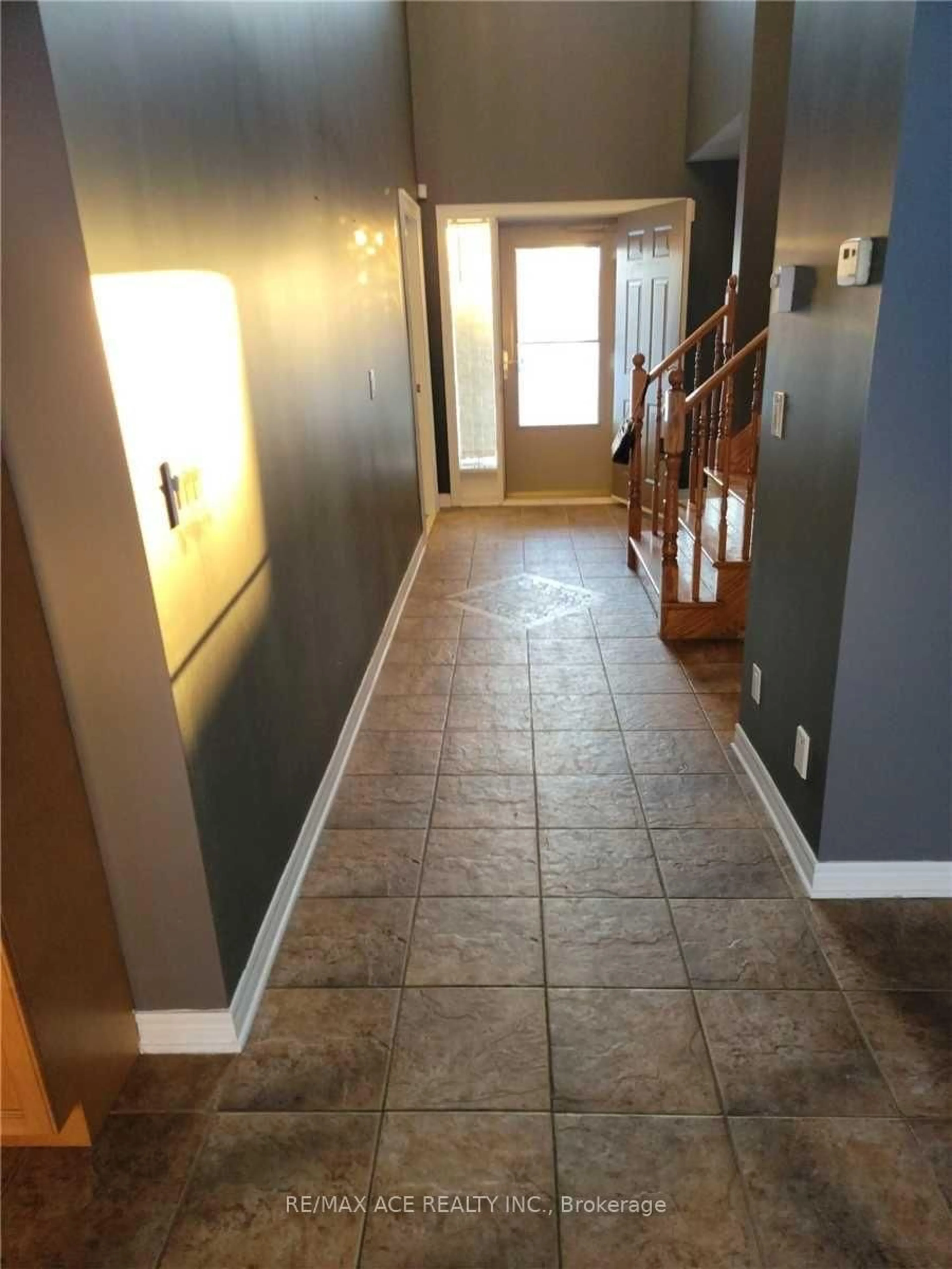 Indoor foyer for 47 Silver Maple Rd, Thorold Ontario L2V 5G5