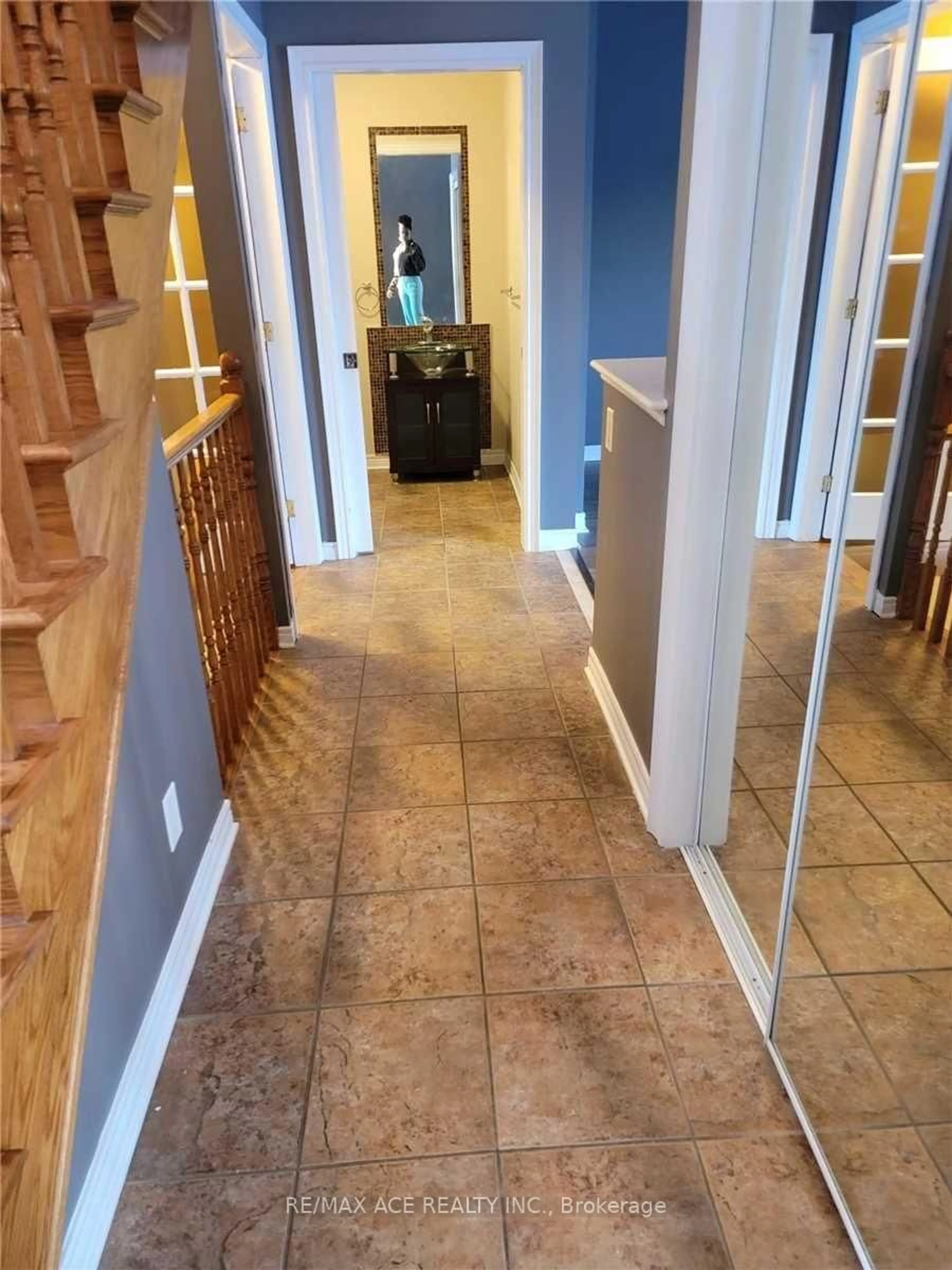 Indoor entryway for 47 Silver Maple Rd, Thorold Ontario L2V 5G5
