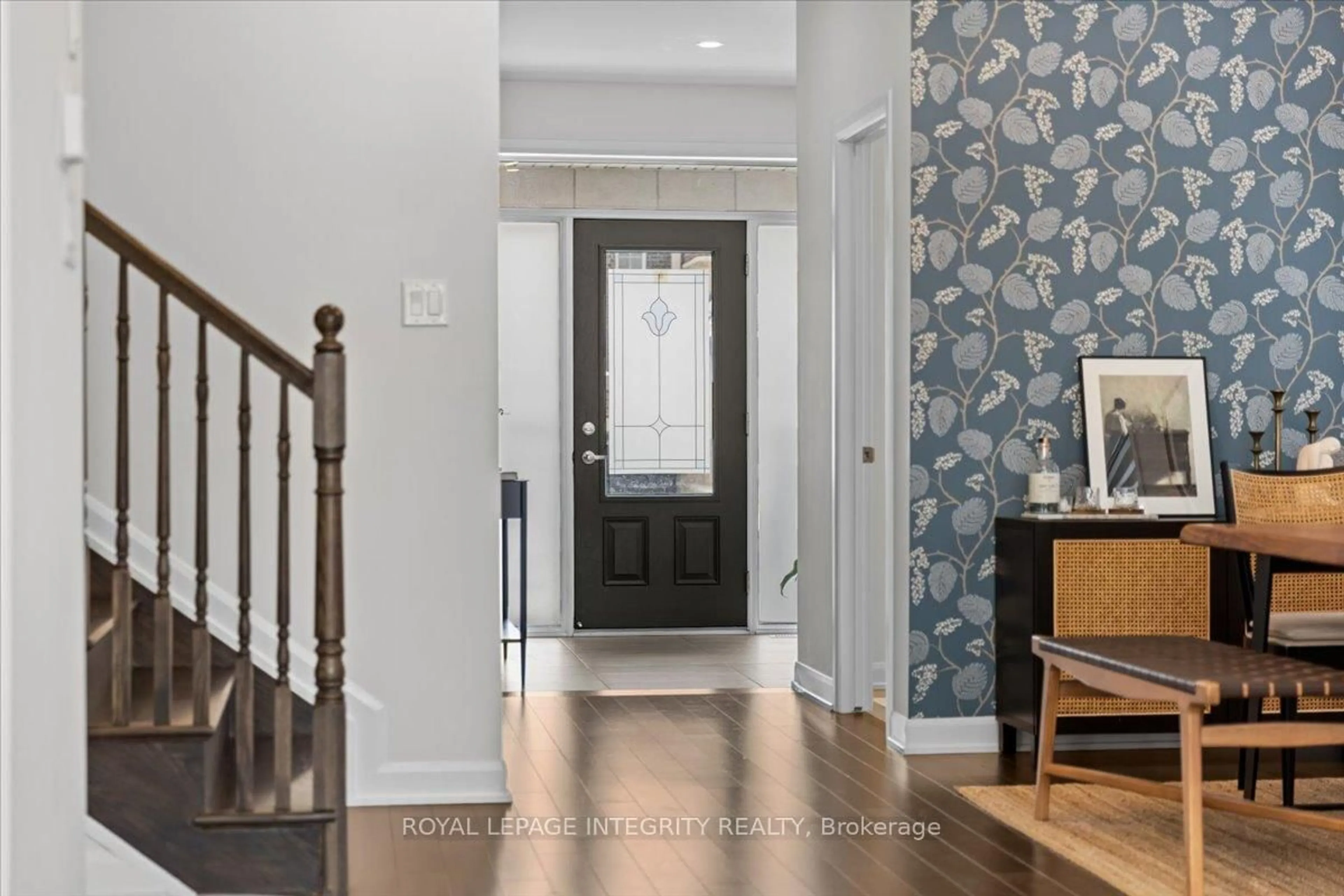 Indoor entryway for 772 Cappamore Dr, Ottawa Ontario K2J 6V6