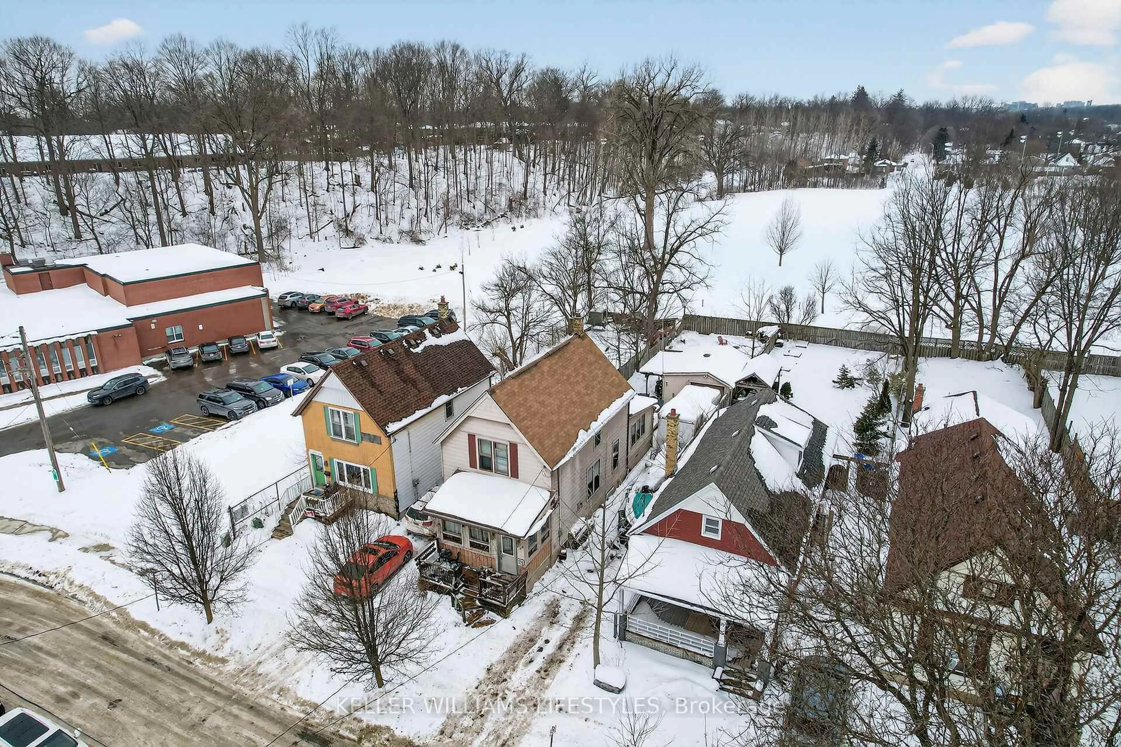 A pic from outside/outdoor area/front of a property/back of a property/a pic from drone, street for 59 Charles St, London North Ontario N6H 1H1