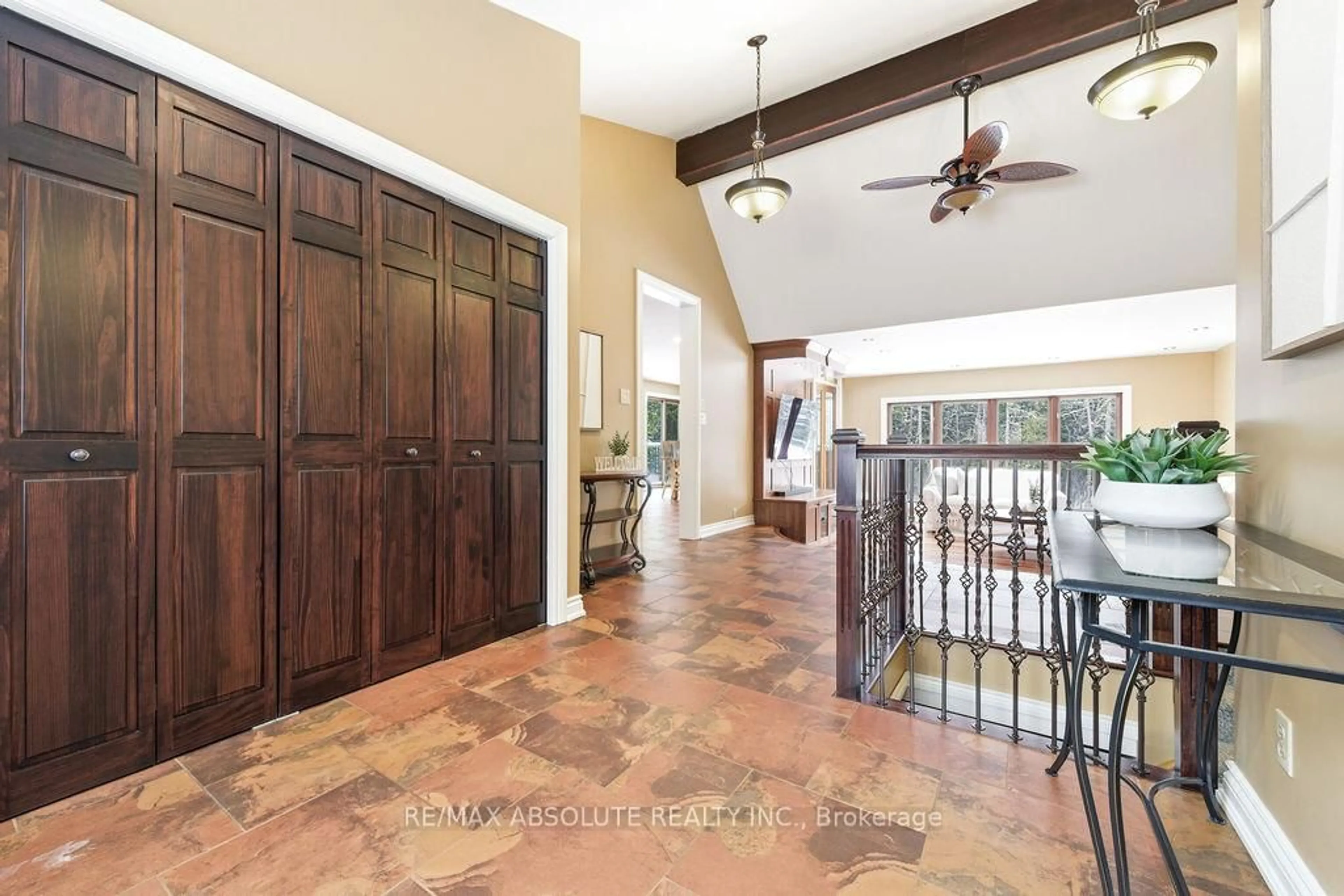 Indoor entryway for 206 Deerwood Dr, Kinburn Ontario K0A 2H0