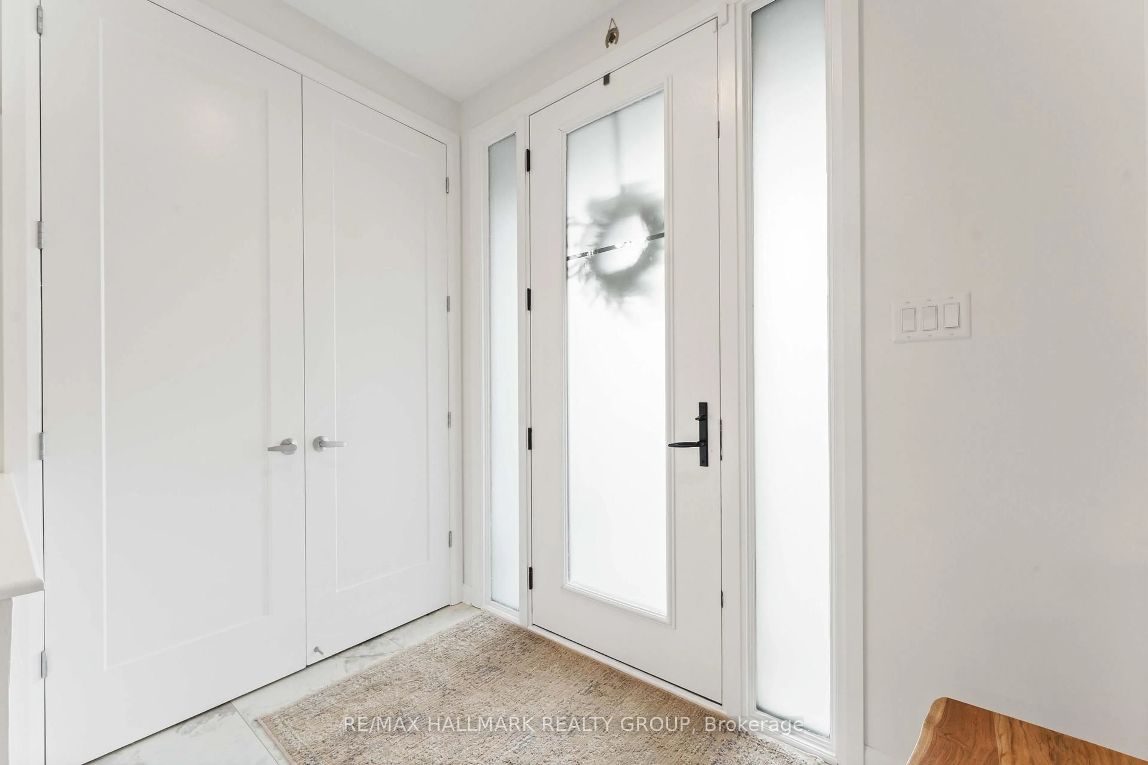 Indoor entryway for 66 Narrows Pl, Manotick Ontario K4M 0W8