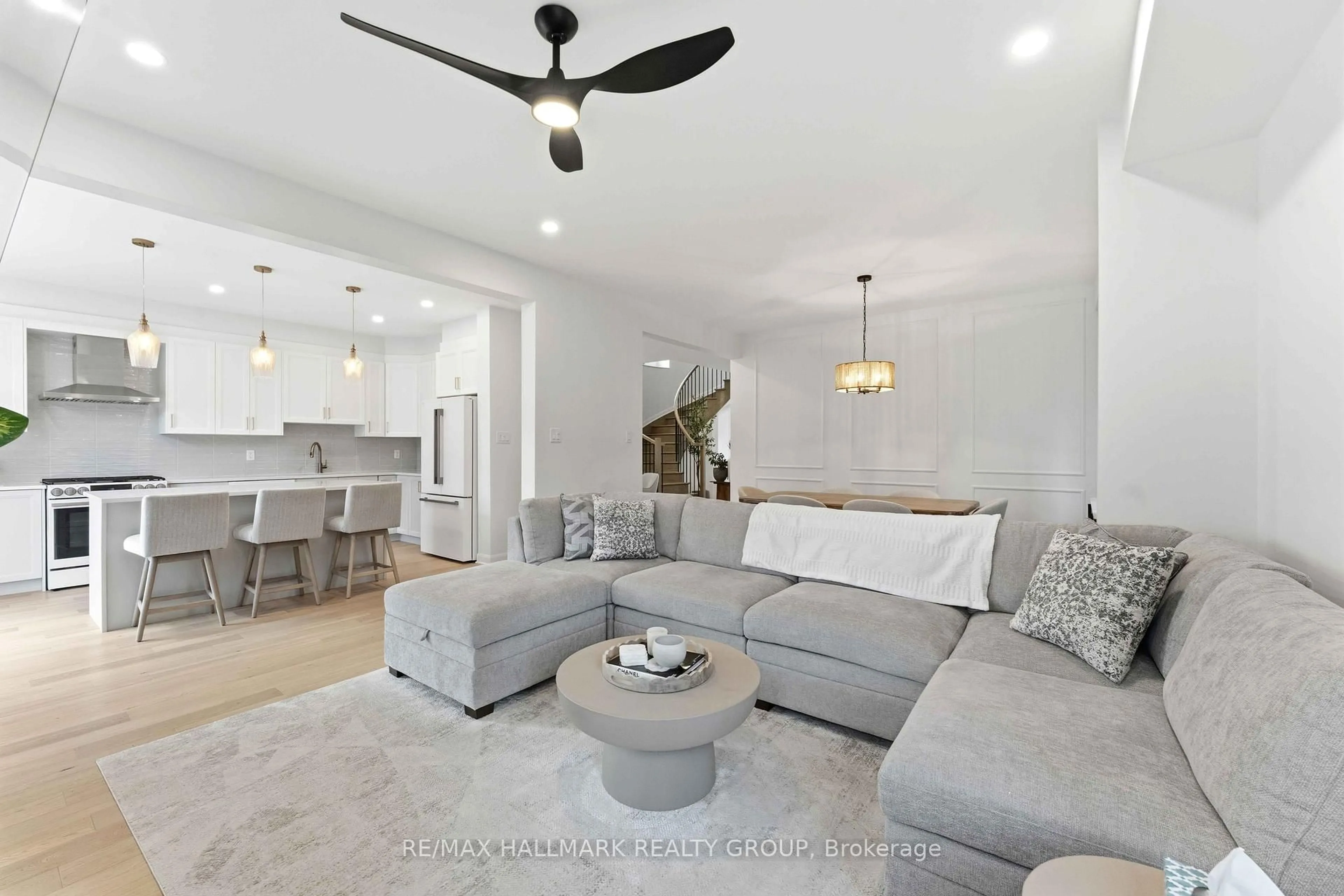 Living room with furniture, unknown for 66 Narrows Pl, Manotick Ontario K4M 0W8