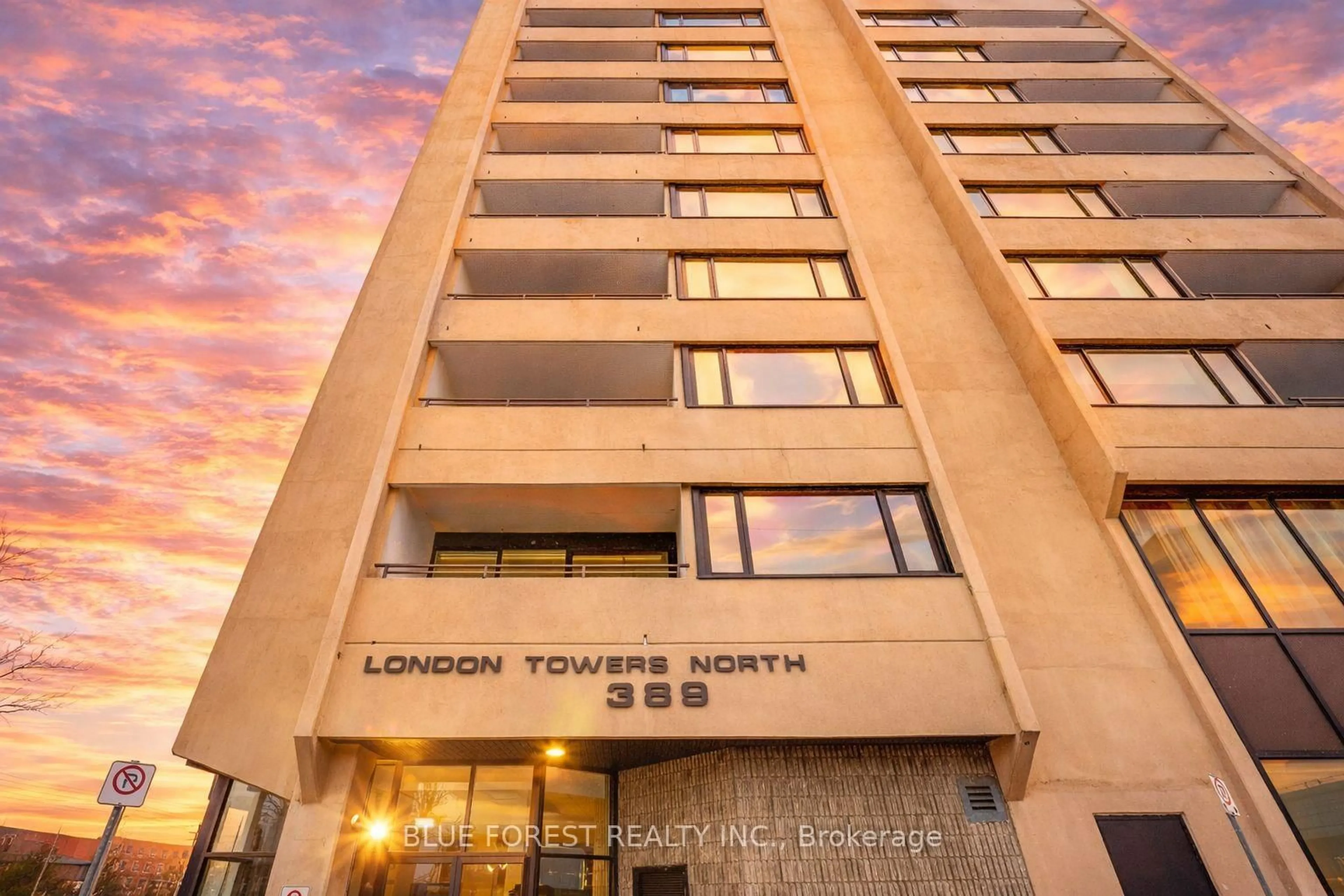 Indoor foyer for 389 Dundas St #1705, London East Ontario N6B 3L5