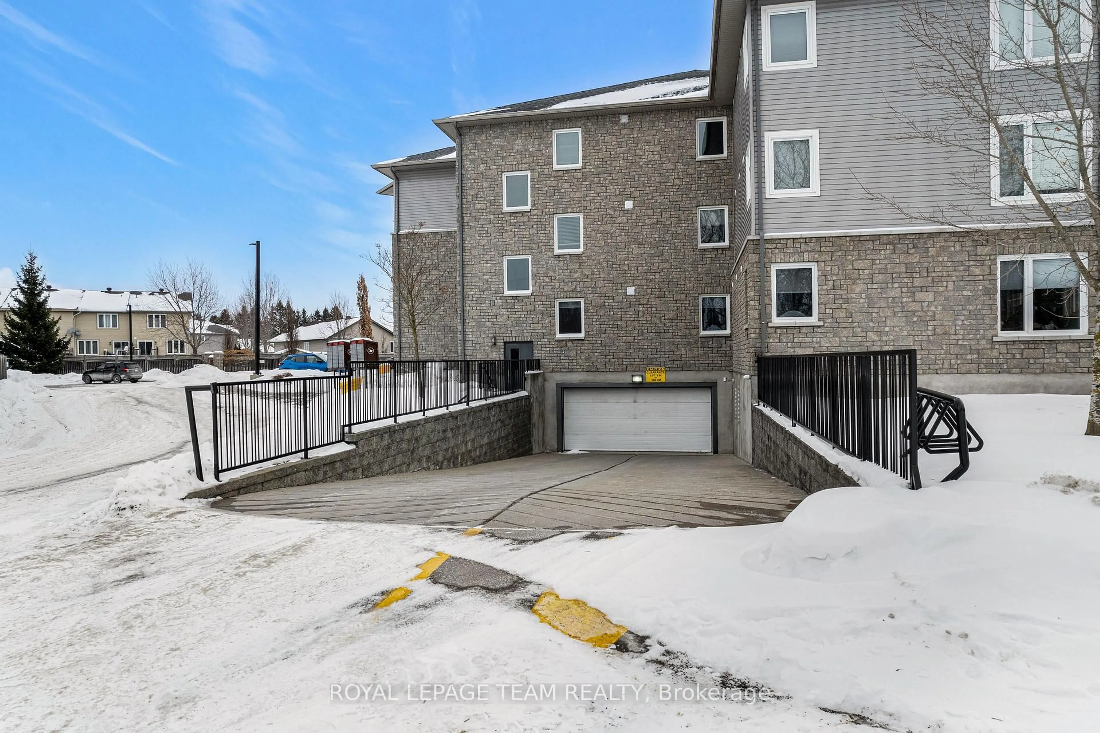 Patio, street for 398 Van Buren St #205, North Grenville Ontario K0G 1J0