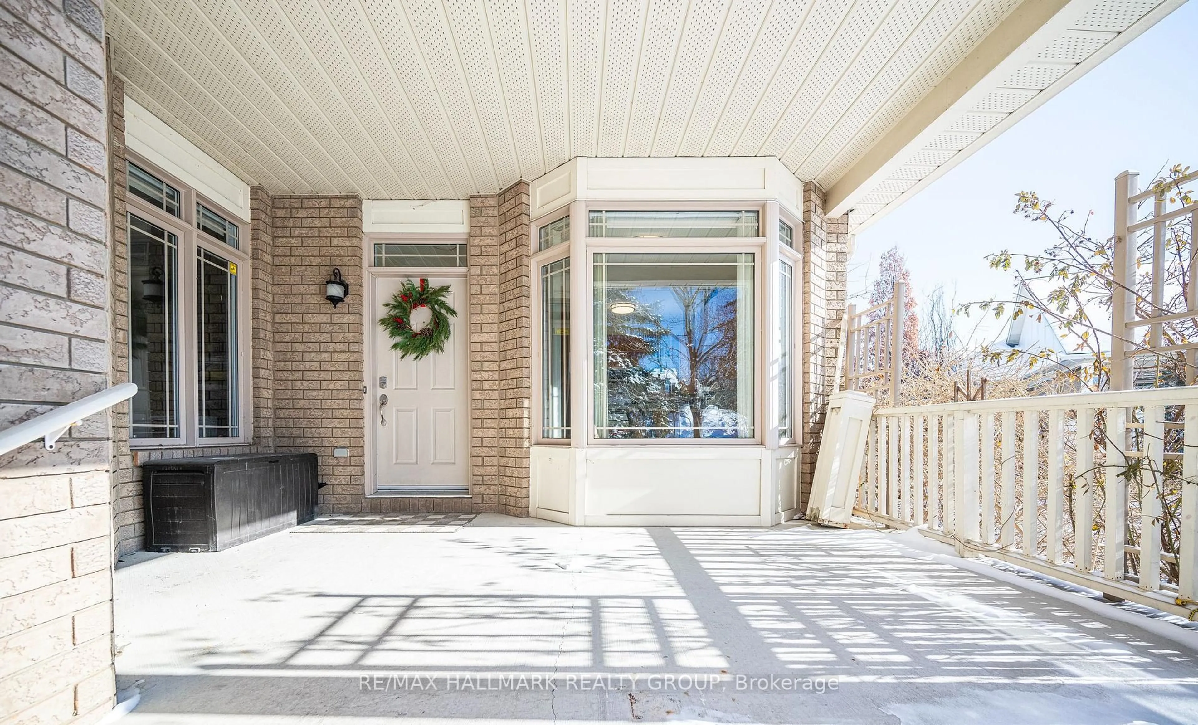 Indoor entryway for 8 Waterford Way, Ottawa Ontario K2E 7V4