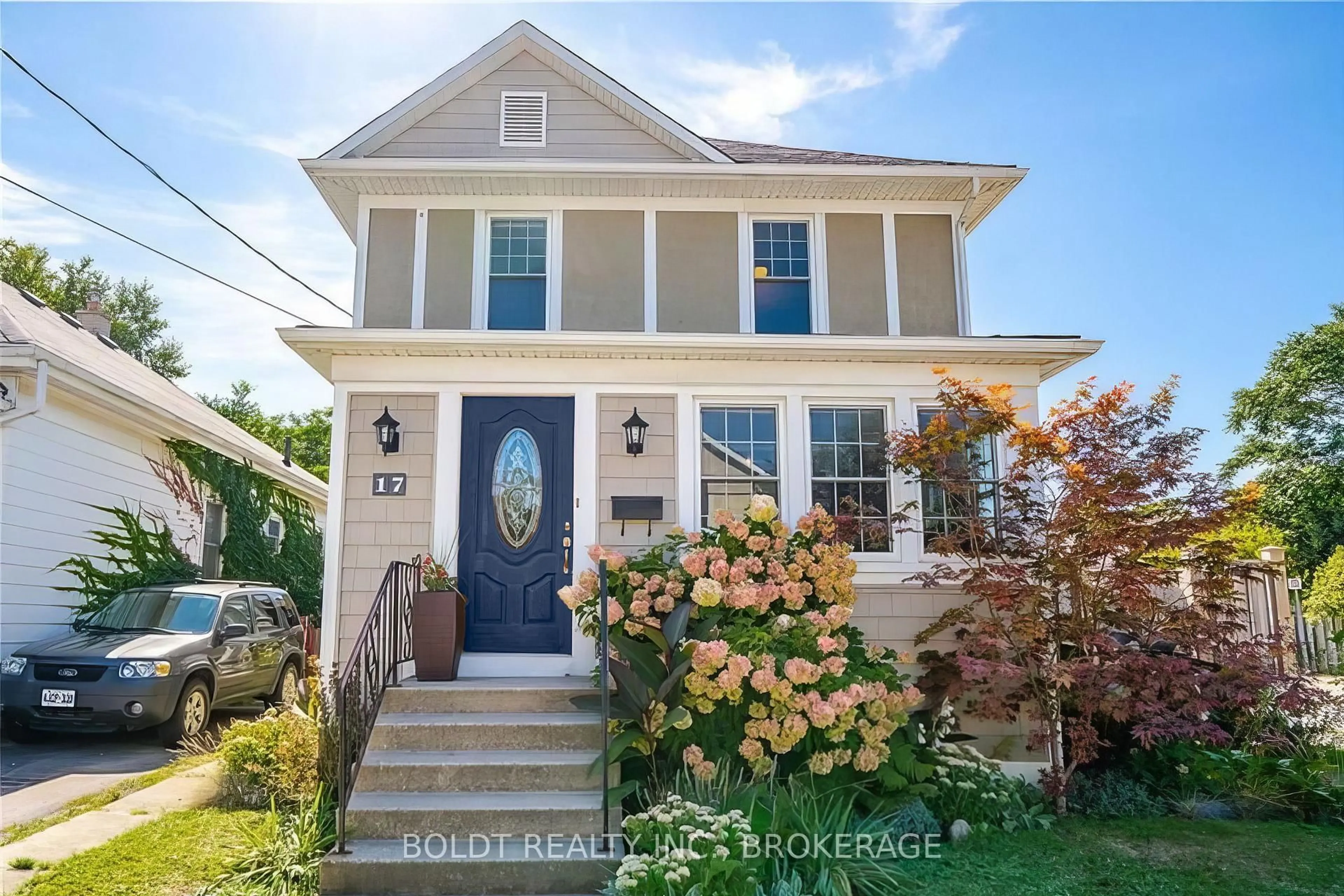 Home with vinyl exterior material, street for 17 Taylor Ave, St. Catharines Ontario L2R 6G9