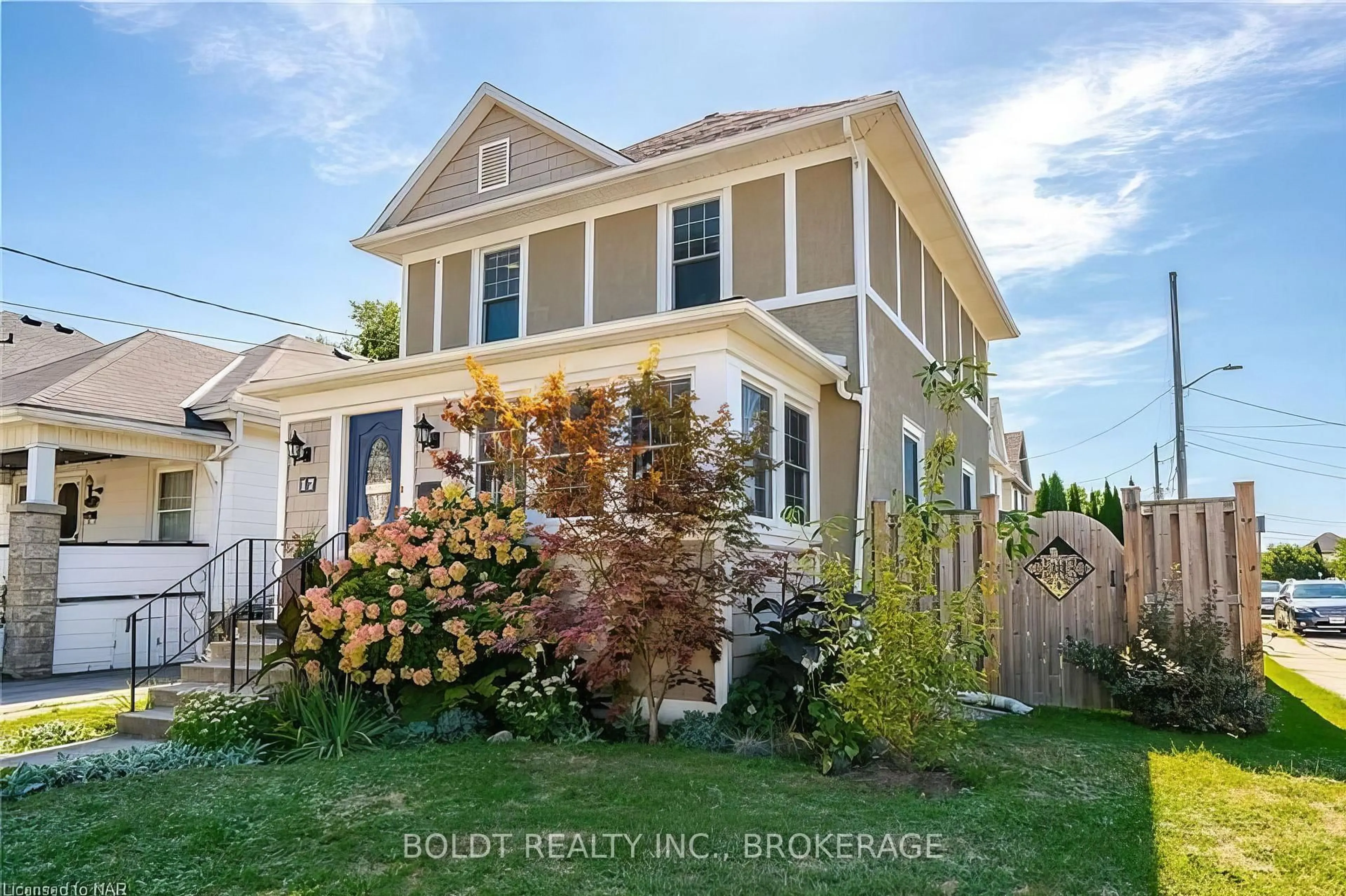 A pic from outside/outdoor area/front of a property/back of a property/a pic from drone, street for 17 Taylor Ave, St. Catharines Ontario L2R 6G9