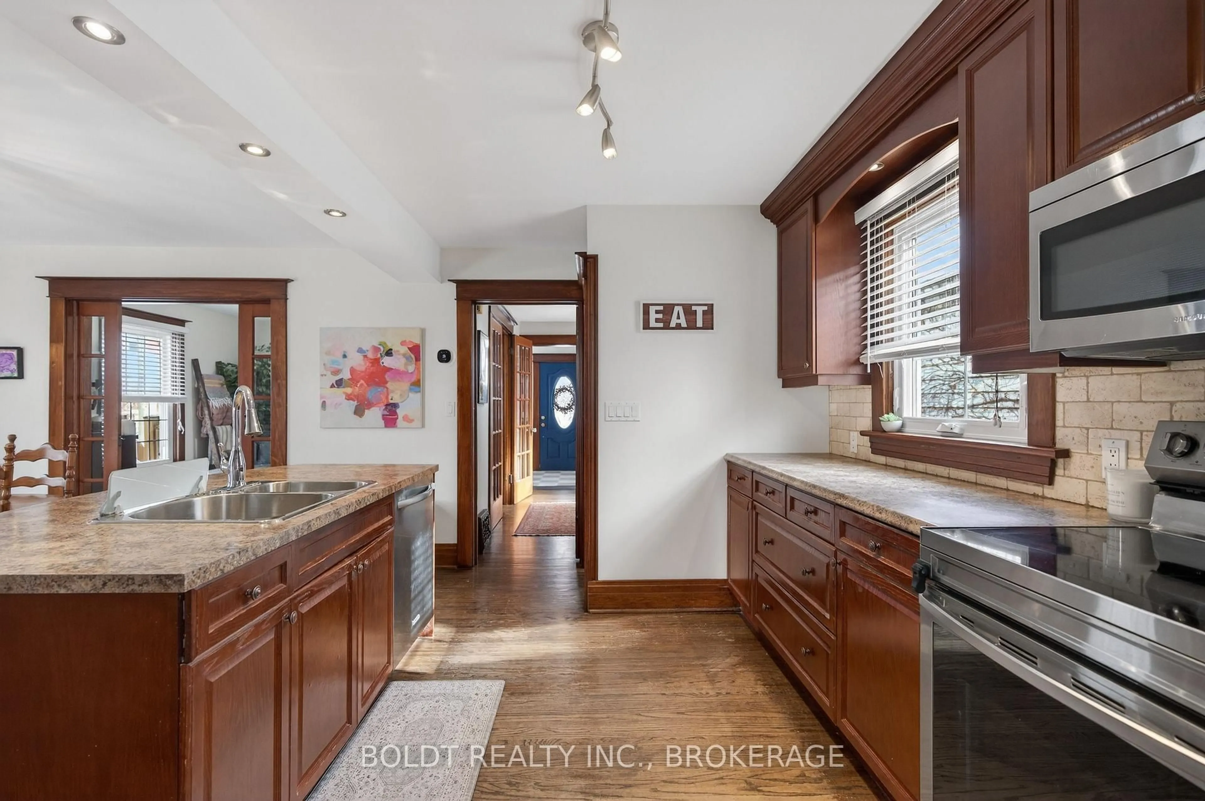 Open concept kitchen, unknown for 17 Taylor Ave, St. Catharines Ontario L2R 6G9