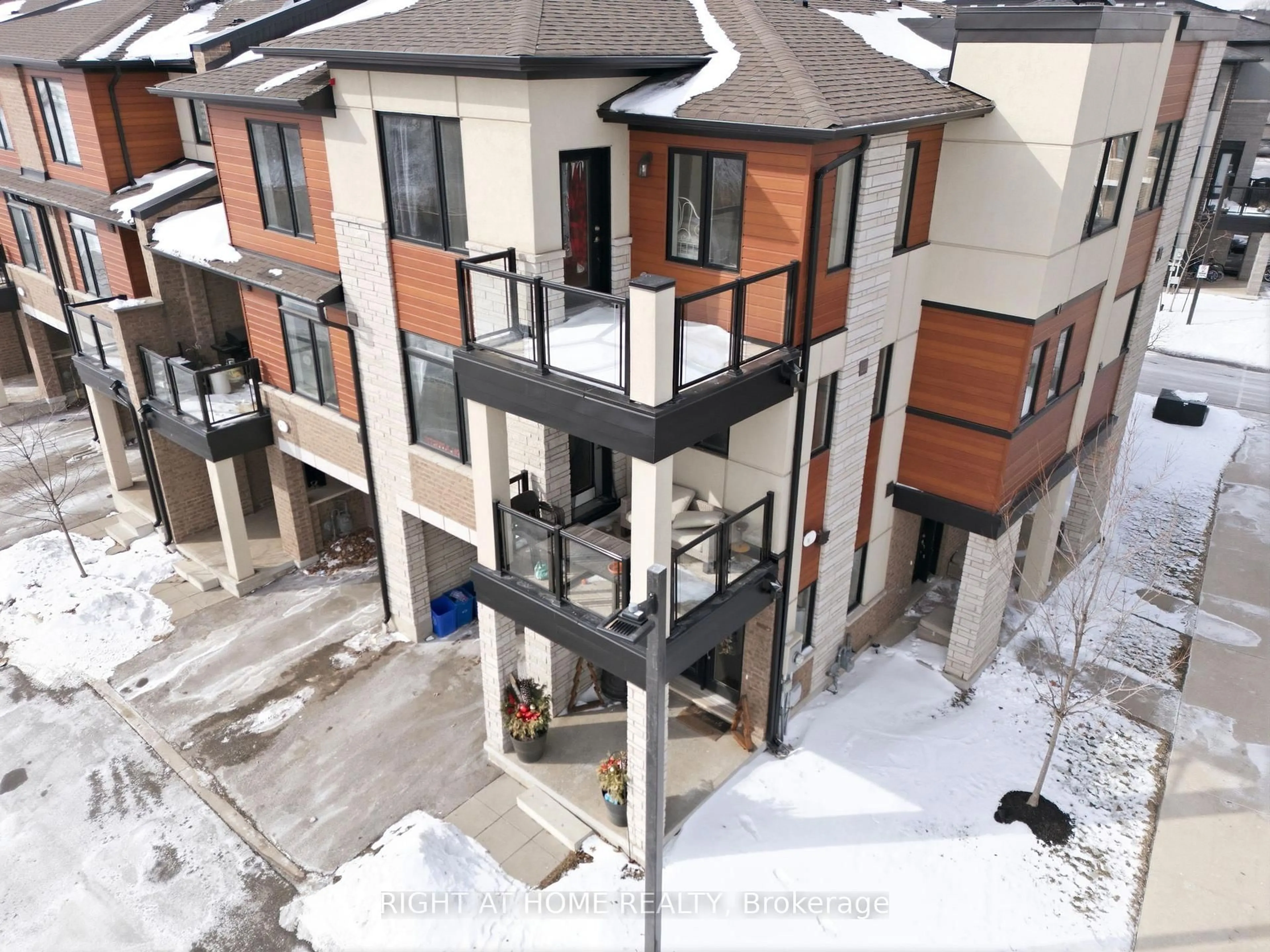 A pic from outside/outdoor area/front of a property/back of a property/a pic from drone, unknown for 590 North Service Rd #67, Hamilton Ontario L8E 0K5