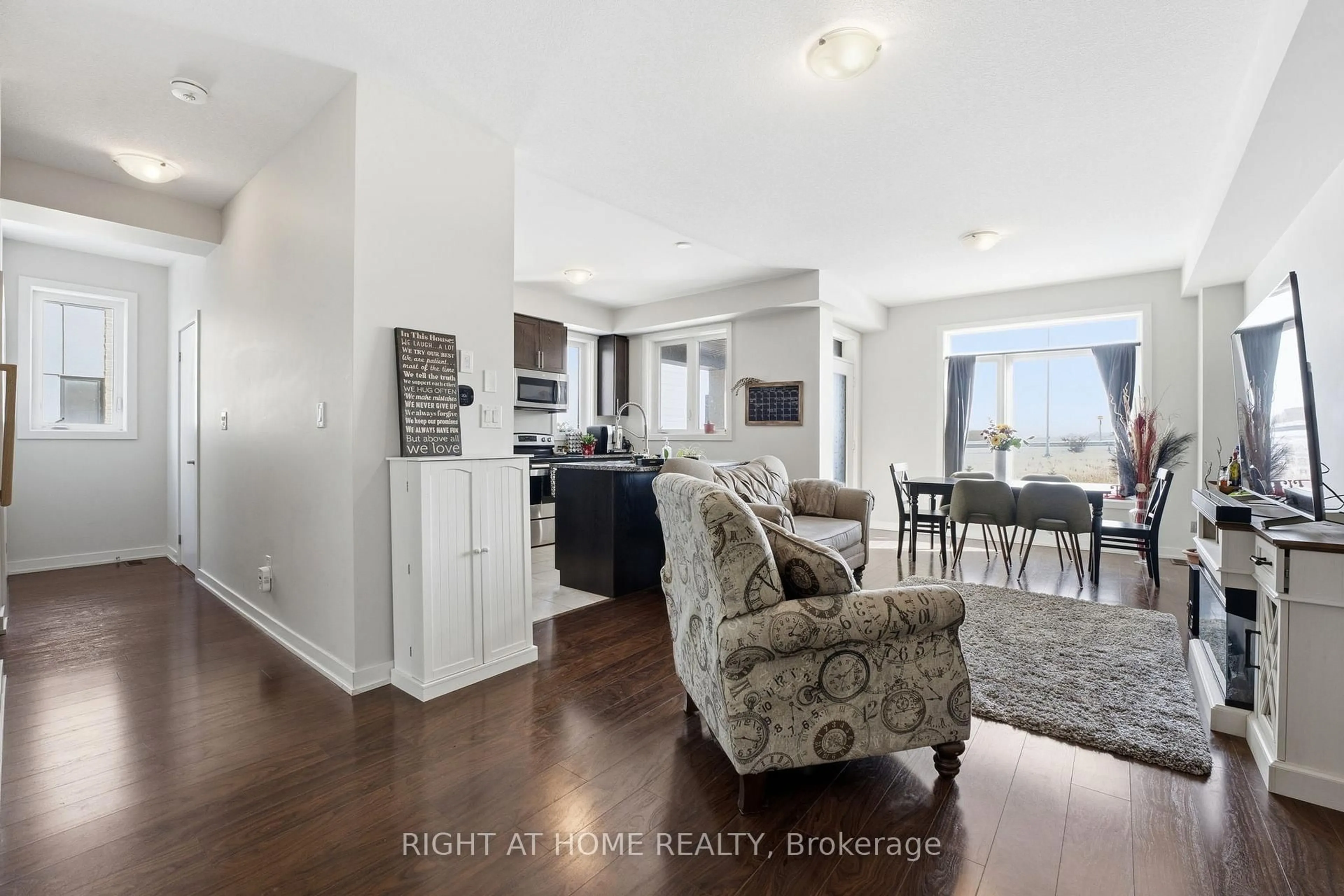 Unknown for 590 North Service Rd #67, Hamilton Ontario L8E 0K5