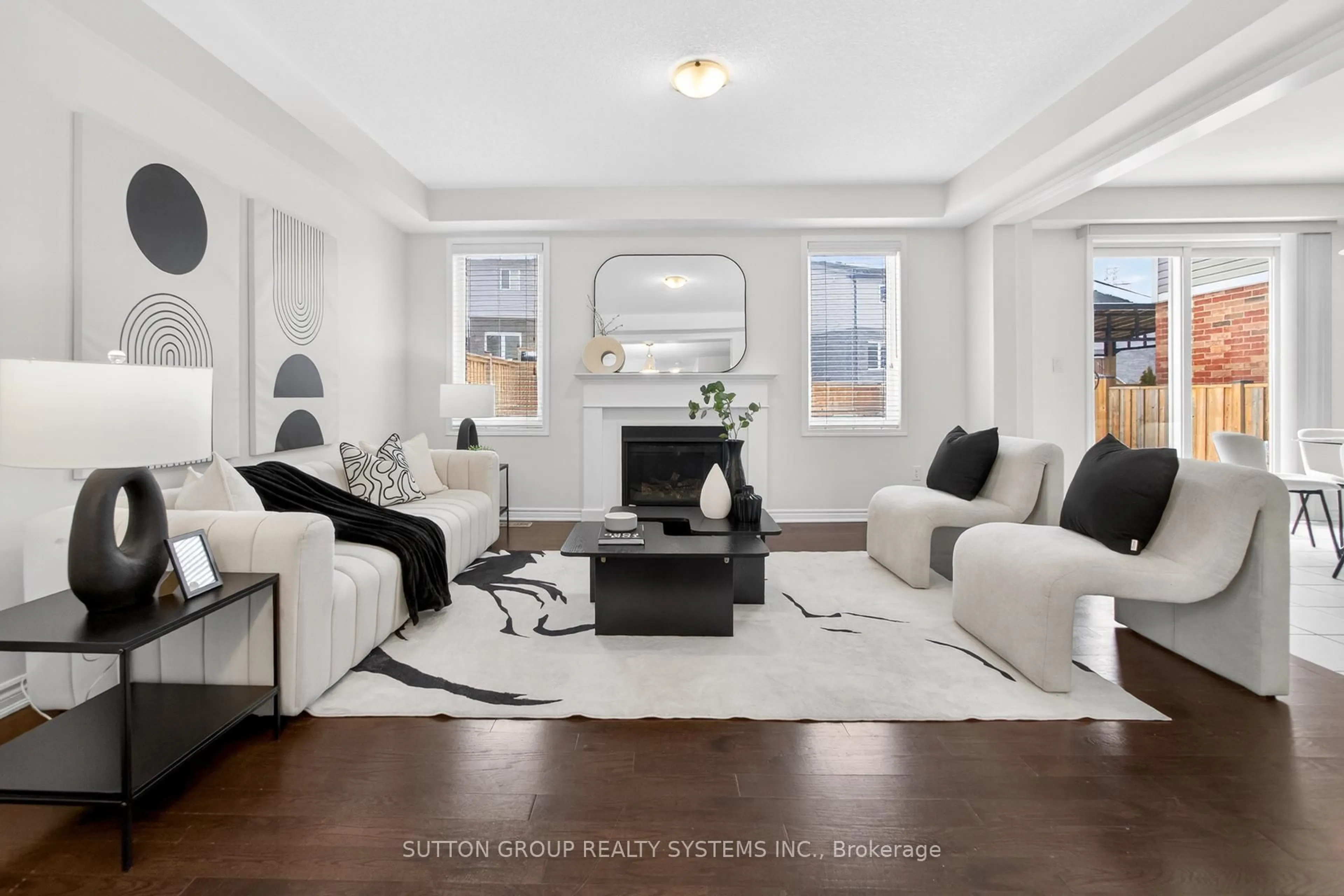 Living room with furniture, unknown for 693 Doon South Dr, Kitchener Ontario N2P 0H5