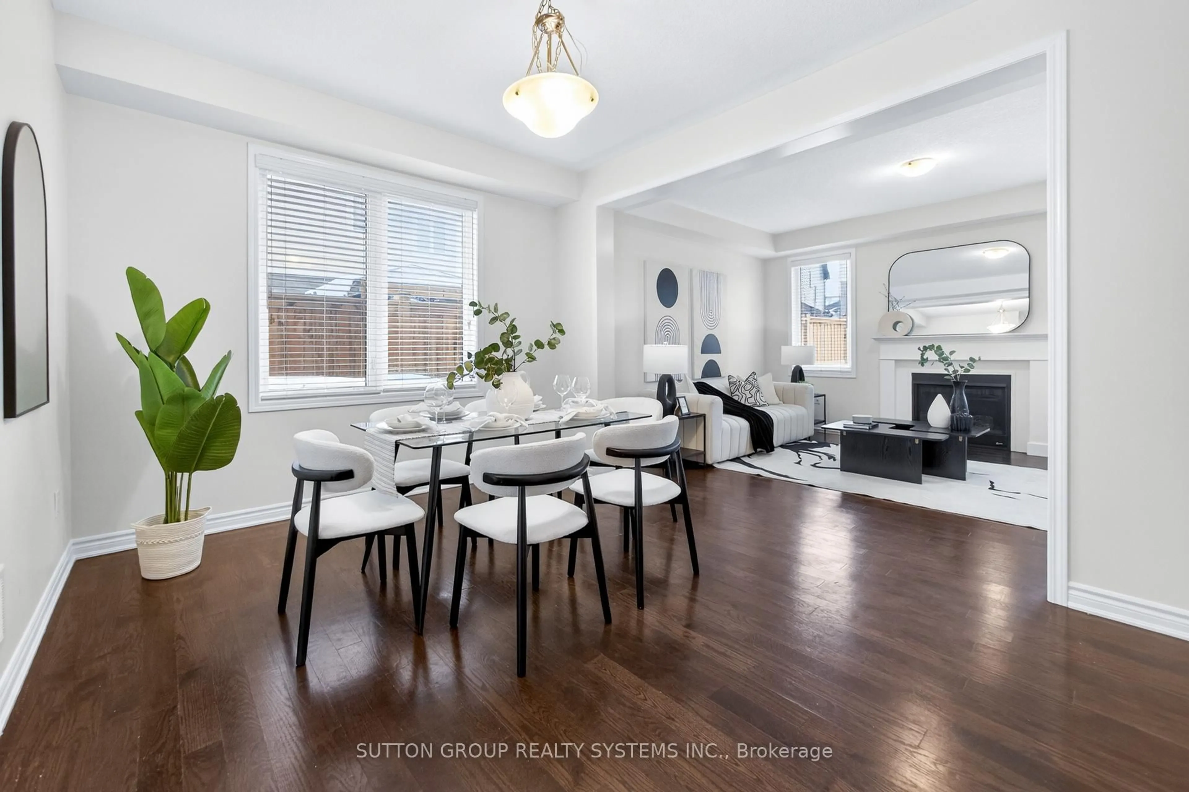 Dining room, wood/laminate floor for 693 Doon South Dr, Kitchener Ontario N2P 0H5