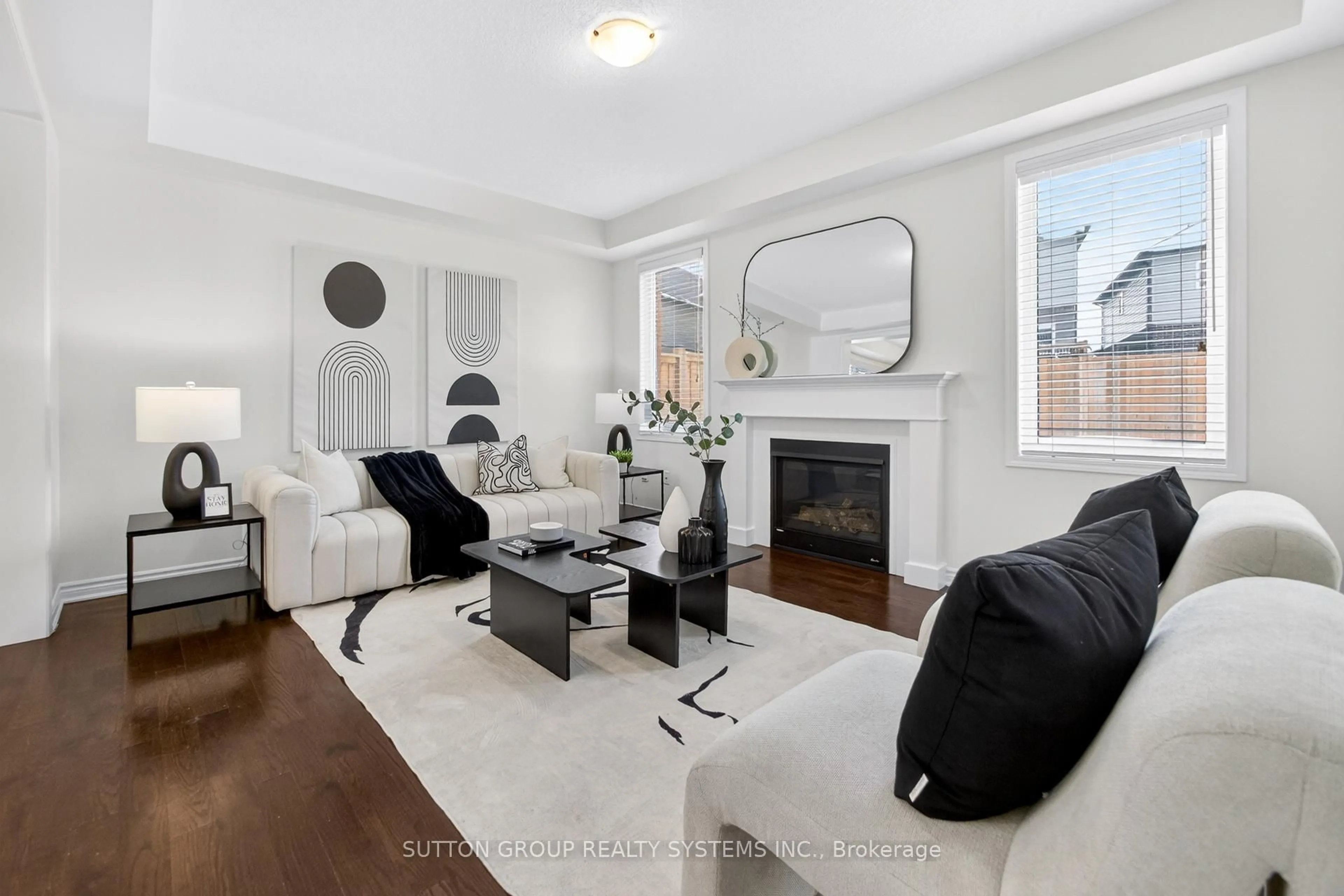 Living room with furniture, unknown for 693 Doon South Dr, Kitchener Ontario N2P 0H5