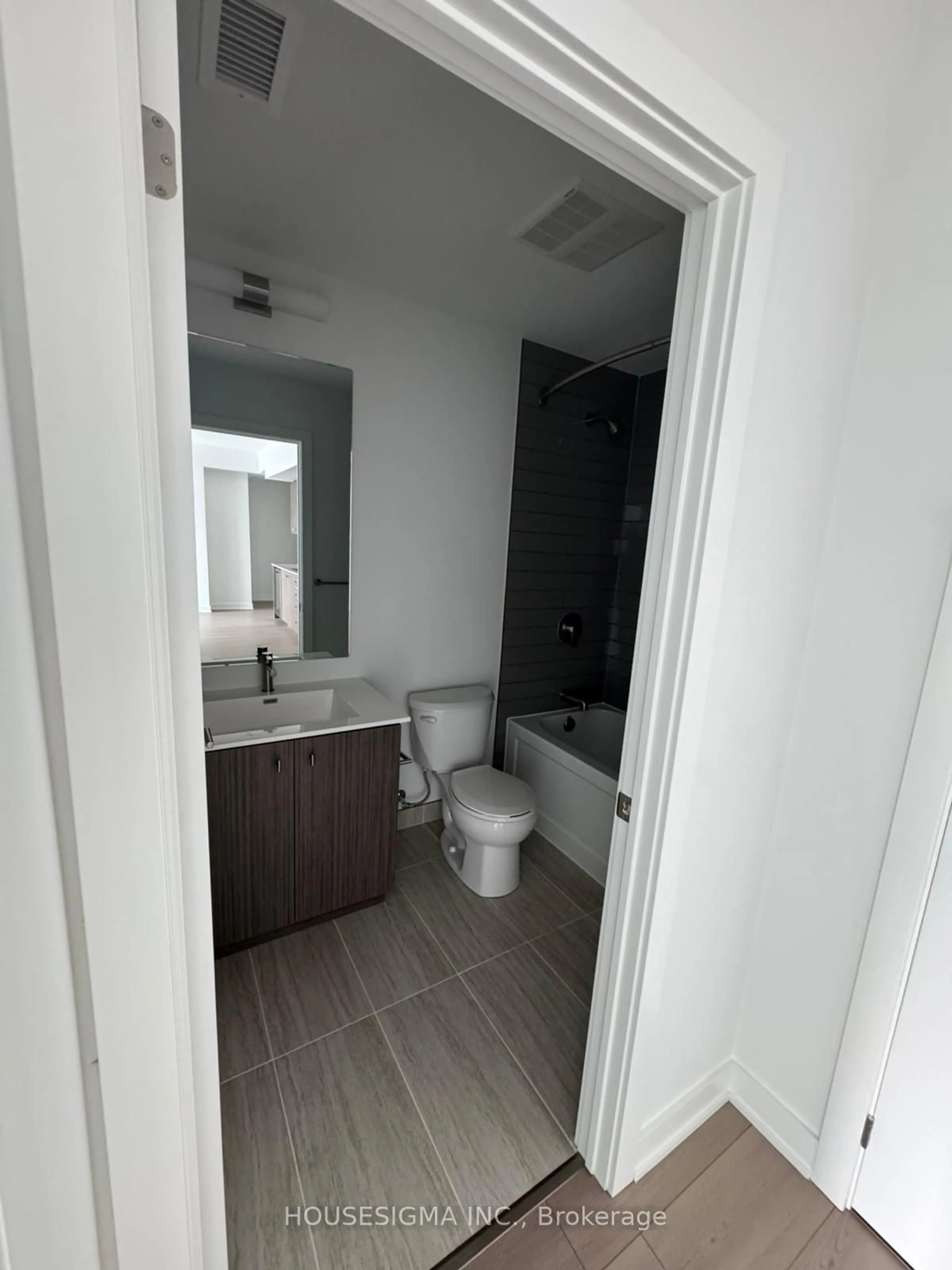 A pic of a room for 25 Wellington St #806, Kitchener Ontario N2G 0G5