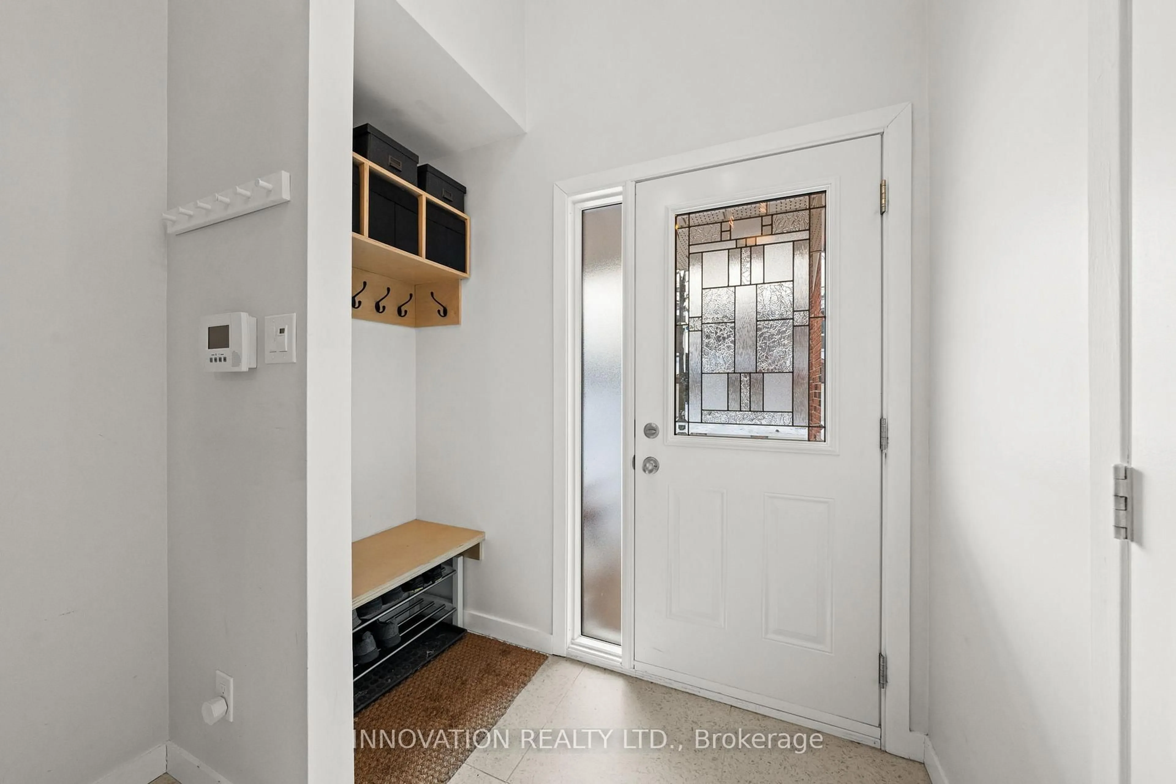 Indoor entryway for 458 Sandhamn Private #30, Ottawa Ontario K1T 2Z3