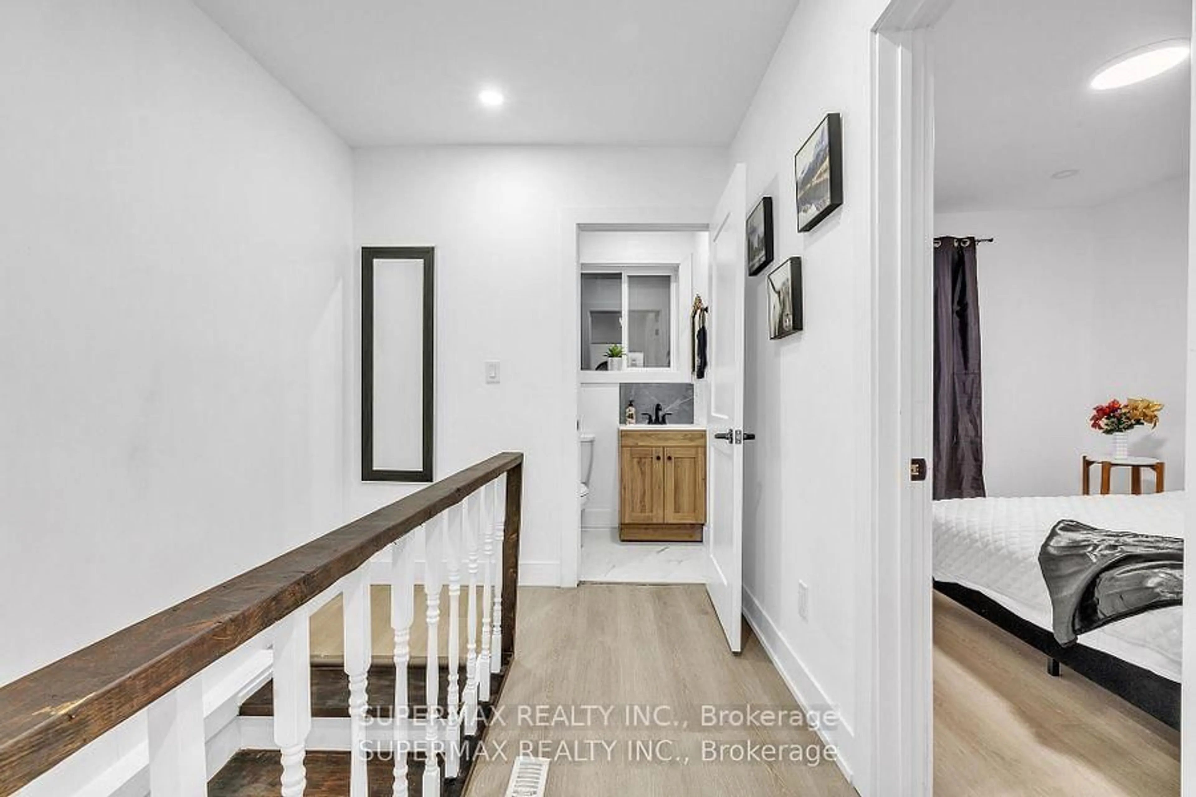 Indoor entryway for 94 Hiawatha St, St. Thomas Ontario N5P 2T7