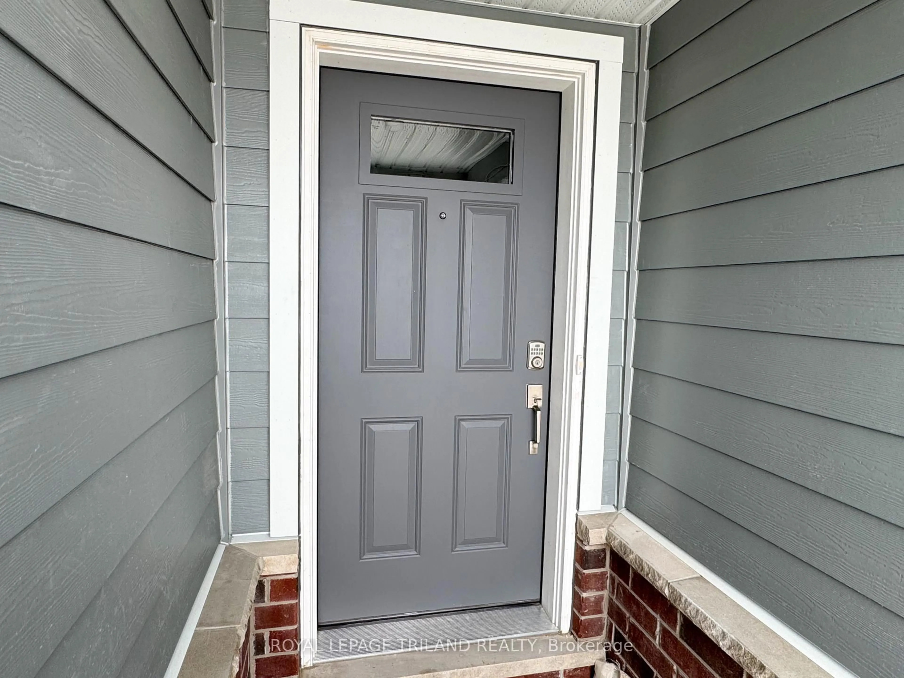 Indoor entryway for 20 HARROW Lane, St. Thomas Ontario N5R 0P3