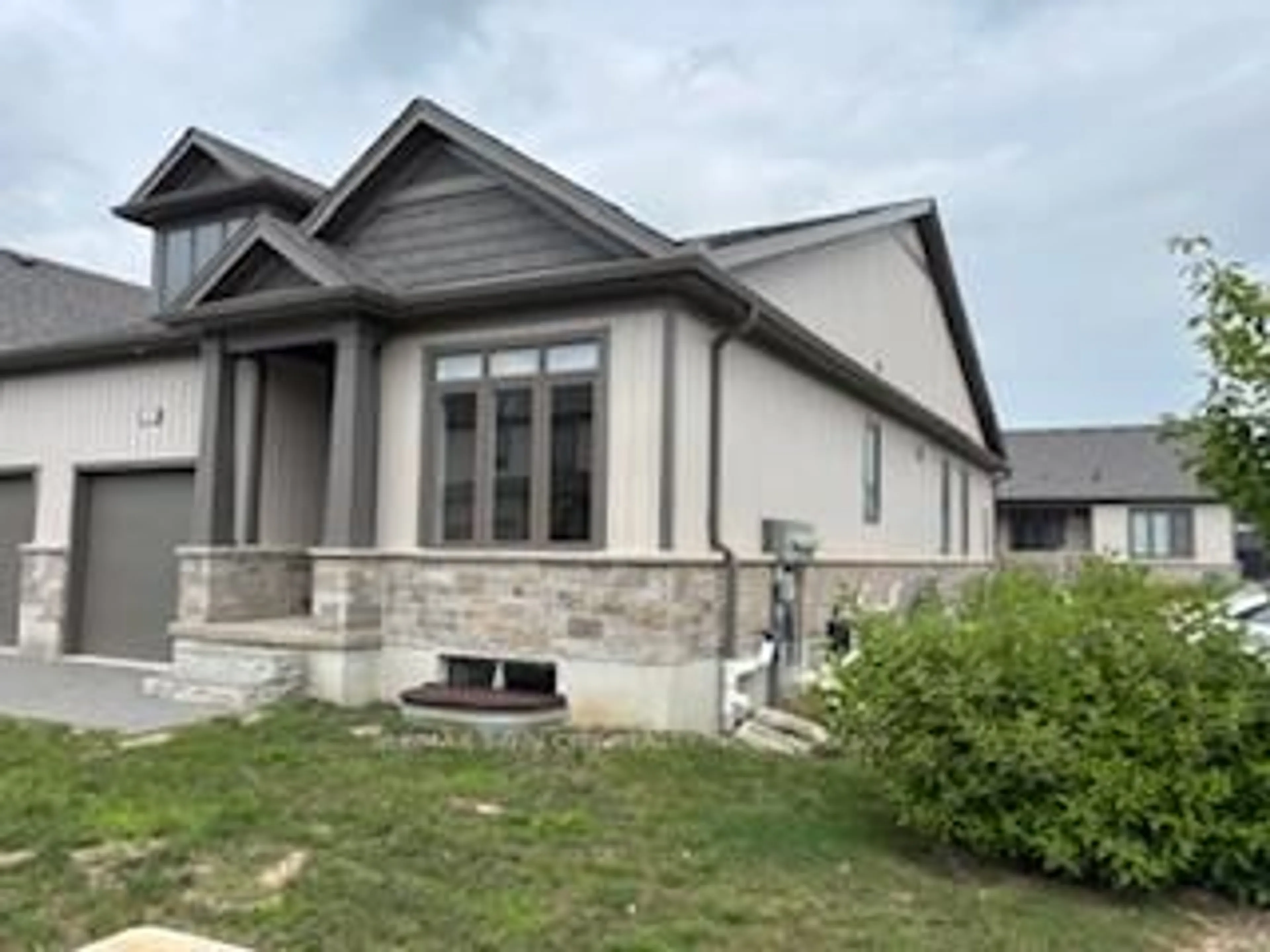 Home with vinyl exterior material, unknown for 53- 745 CHELTON Rd, London South Ontario N6M 0J1