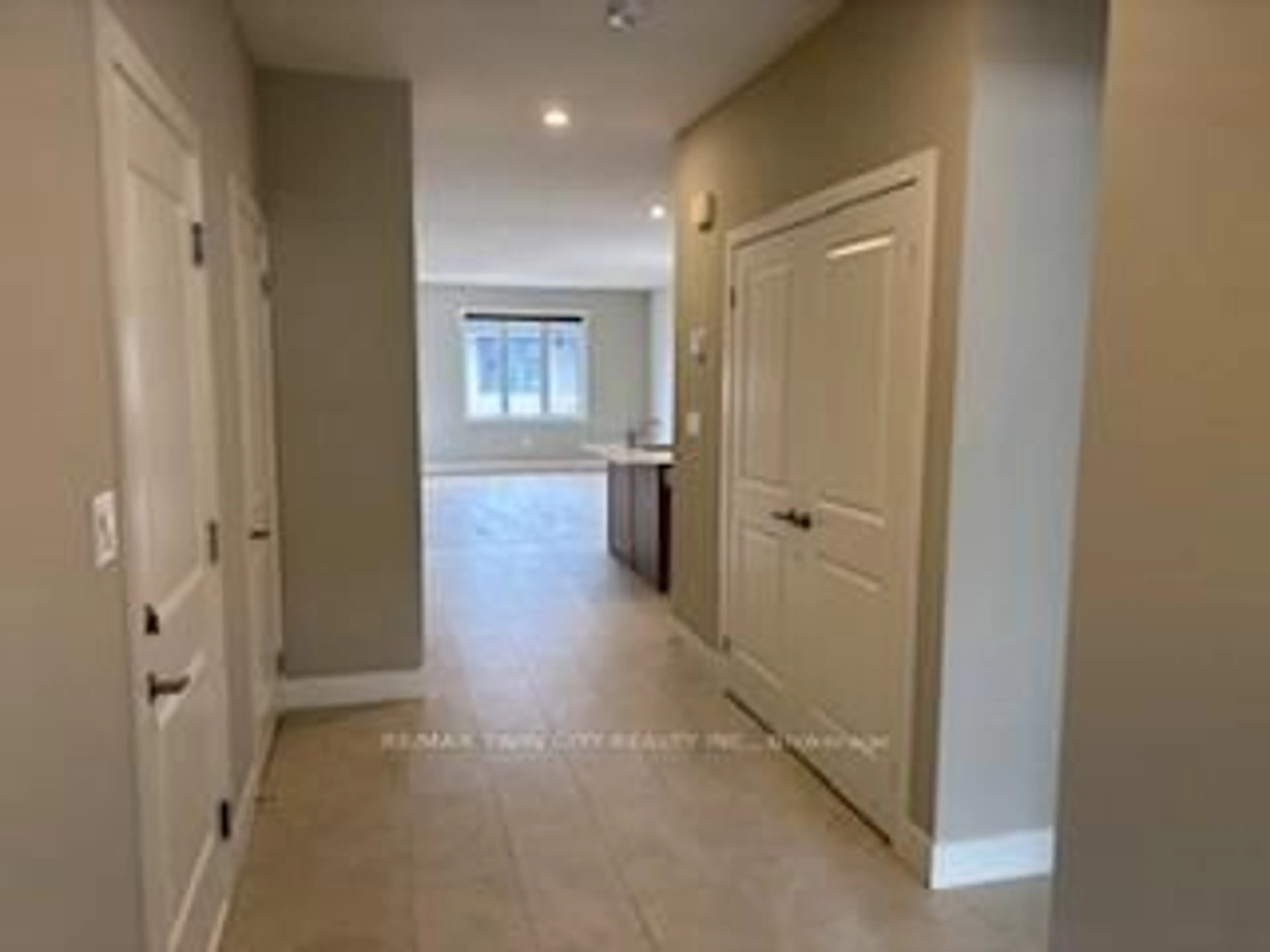 Indoor entryway for 745 CHELTON Rd #53, London South Ontario N6M 0J1