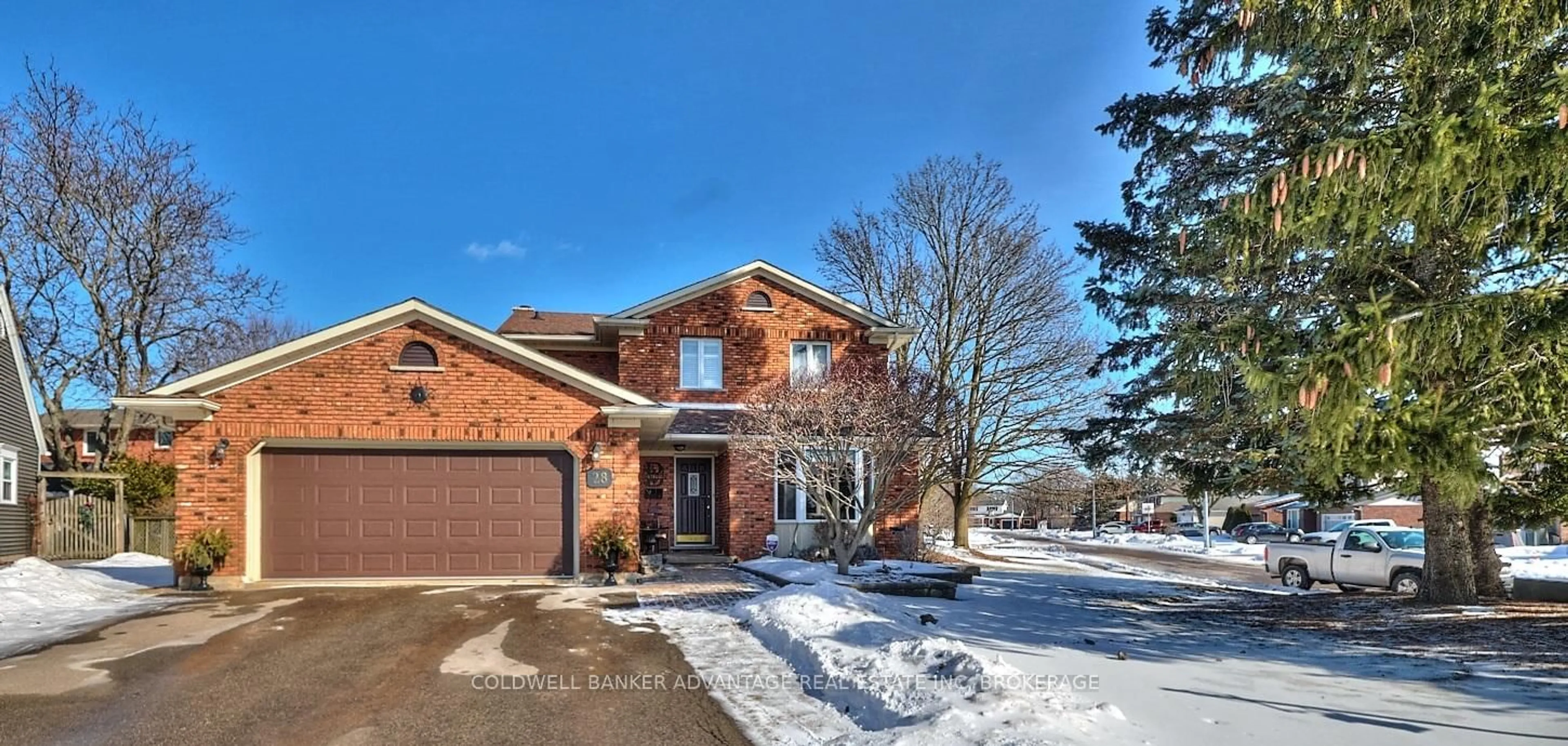 Home with brick exterior material, street for 28 Dixon Cres, Welland Ontario L3C 6P4