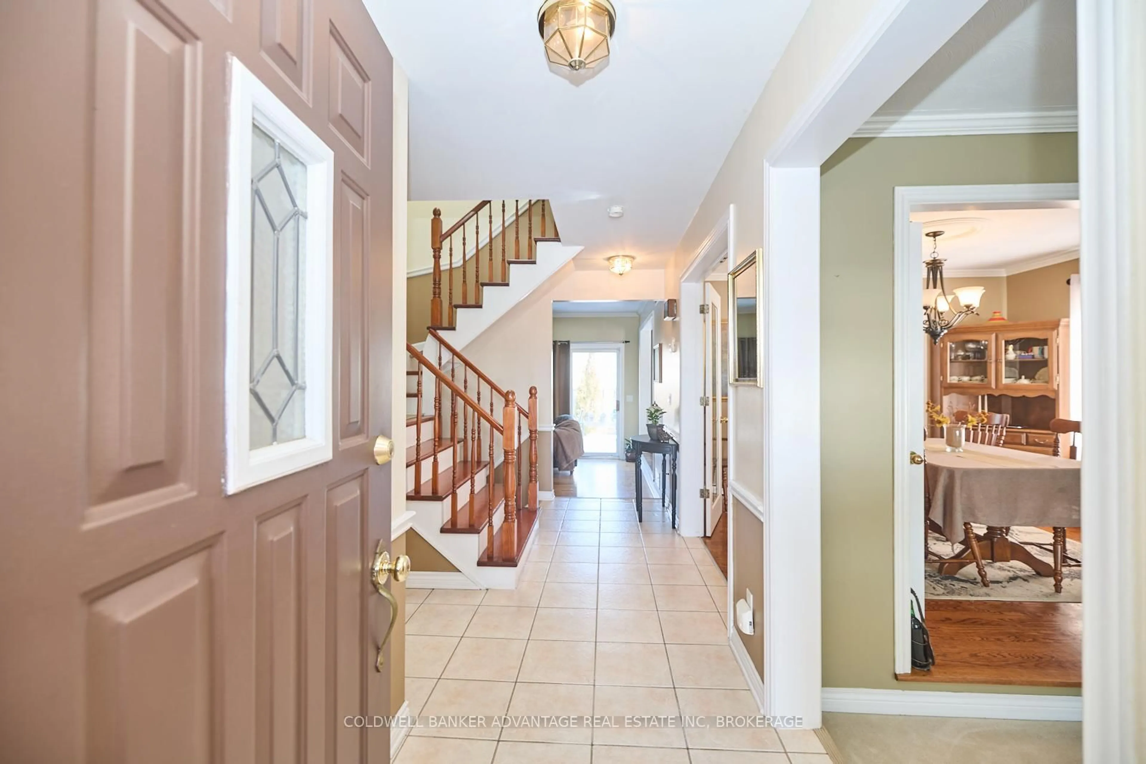 Indoor entryway for 28 Dixon Cres, Welland Ontario L3C 6P4