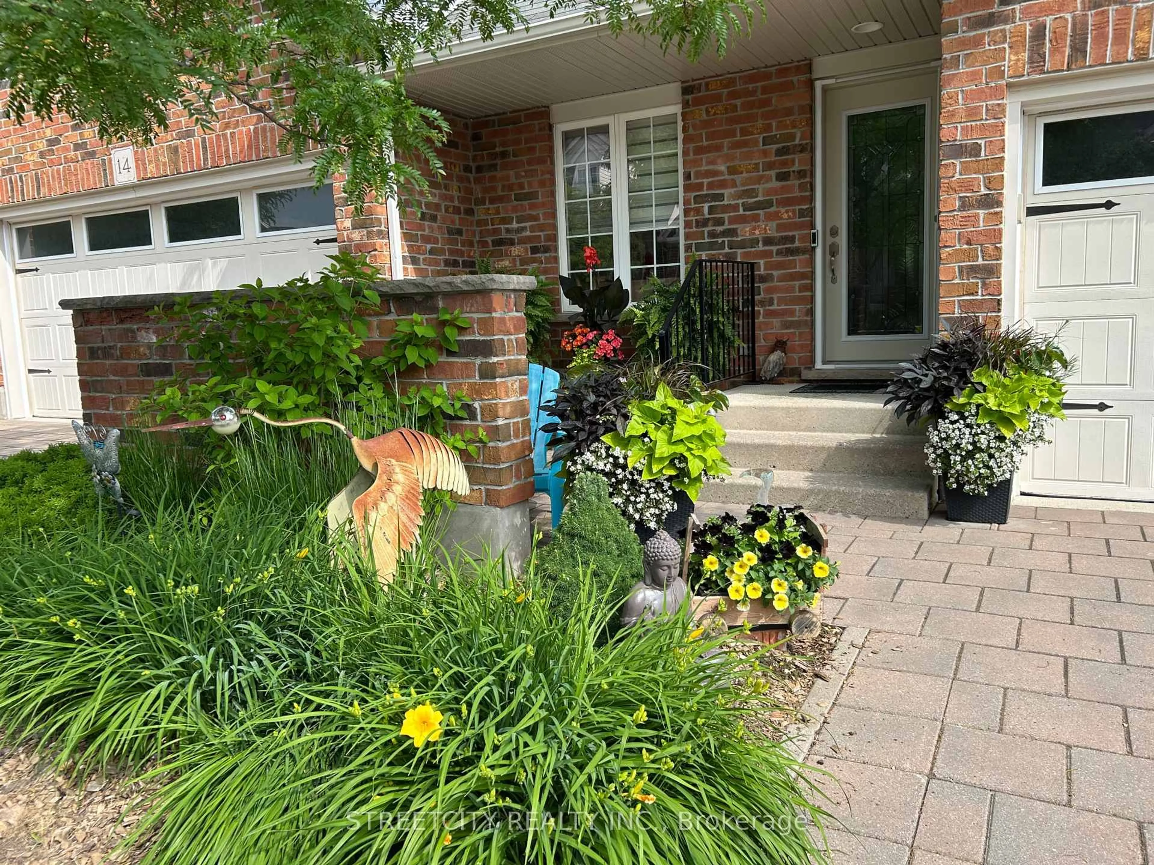 Unknown for 464 Commissioners Rd #16, London South Ontario N6J 0A2