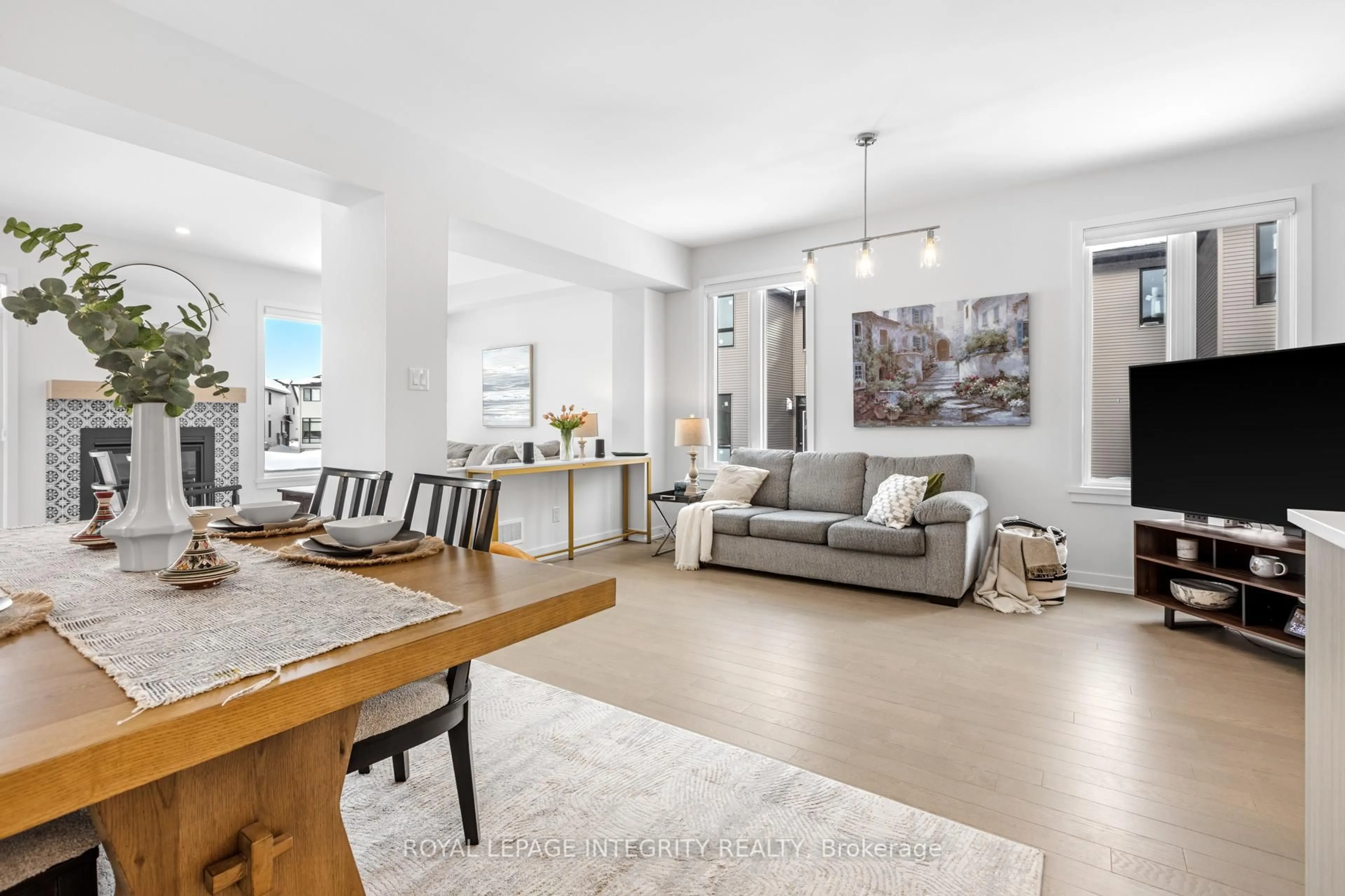 Living room with furniture, unknown for 674 Honeydew St, Ottawa Ontario K1X 0K5