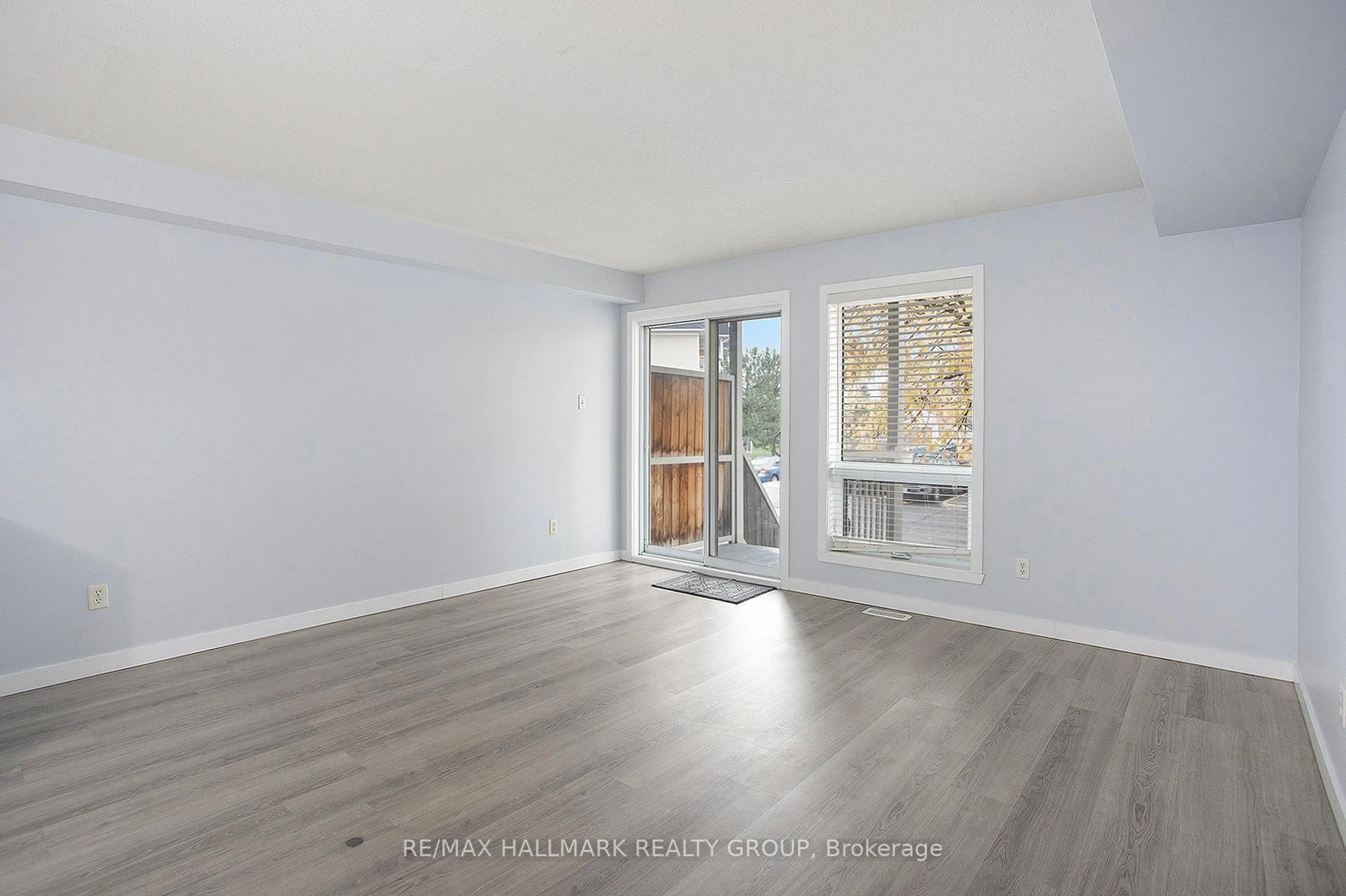 A pic of a room for 281 Aquaview Dr, Ottawa Ontario K4A 0B6