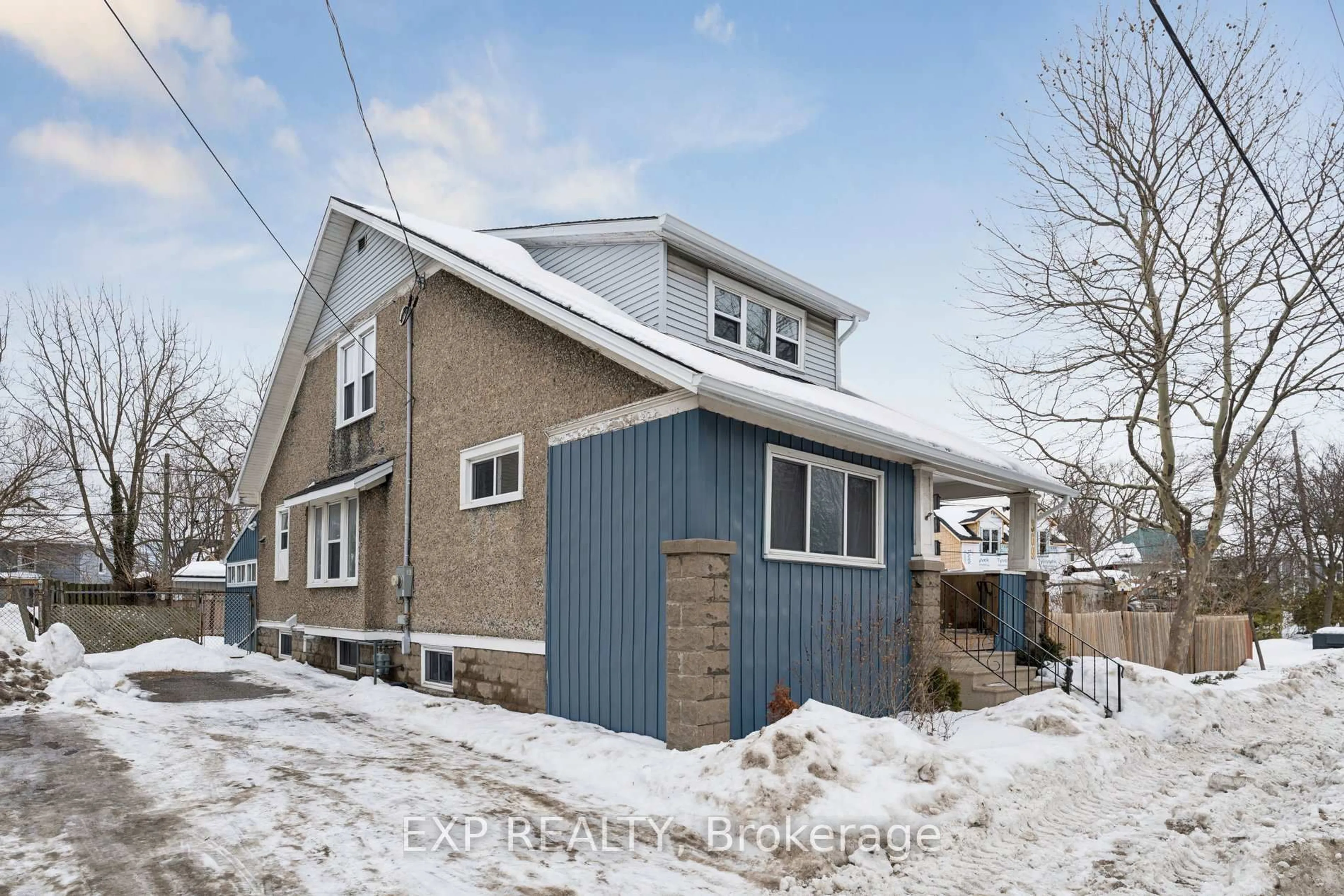 Home with brick exterior material, street for 369 Glendale Ave, St. Catharines Ontario L2T 1B9