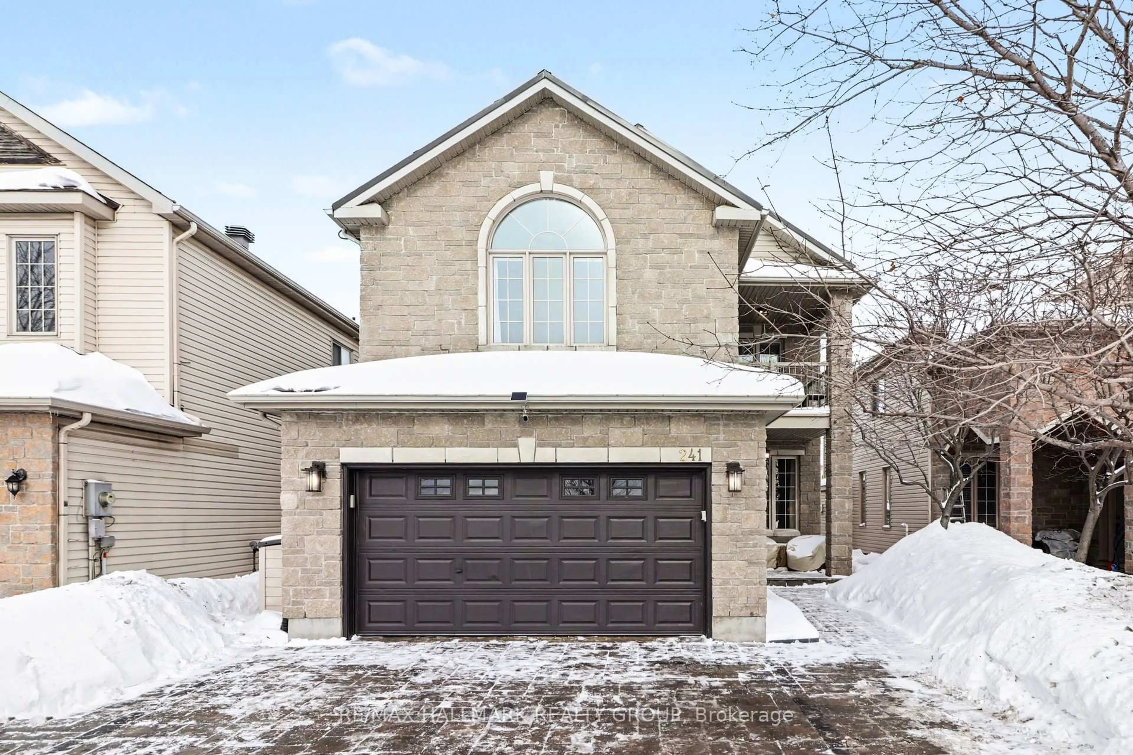 Home with brick exterior material, street for 241 Trail Side Circ, Smiths Falls Ontario K4A 5B5