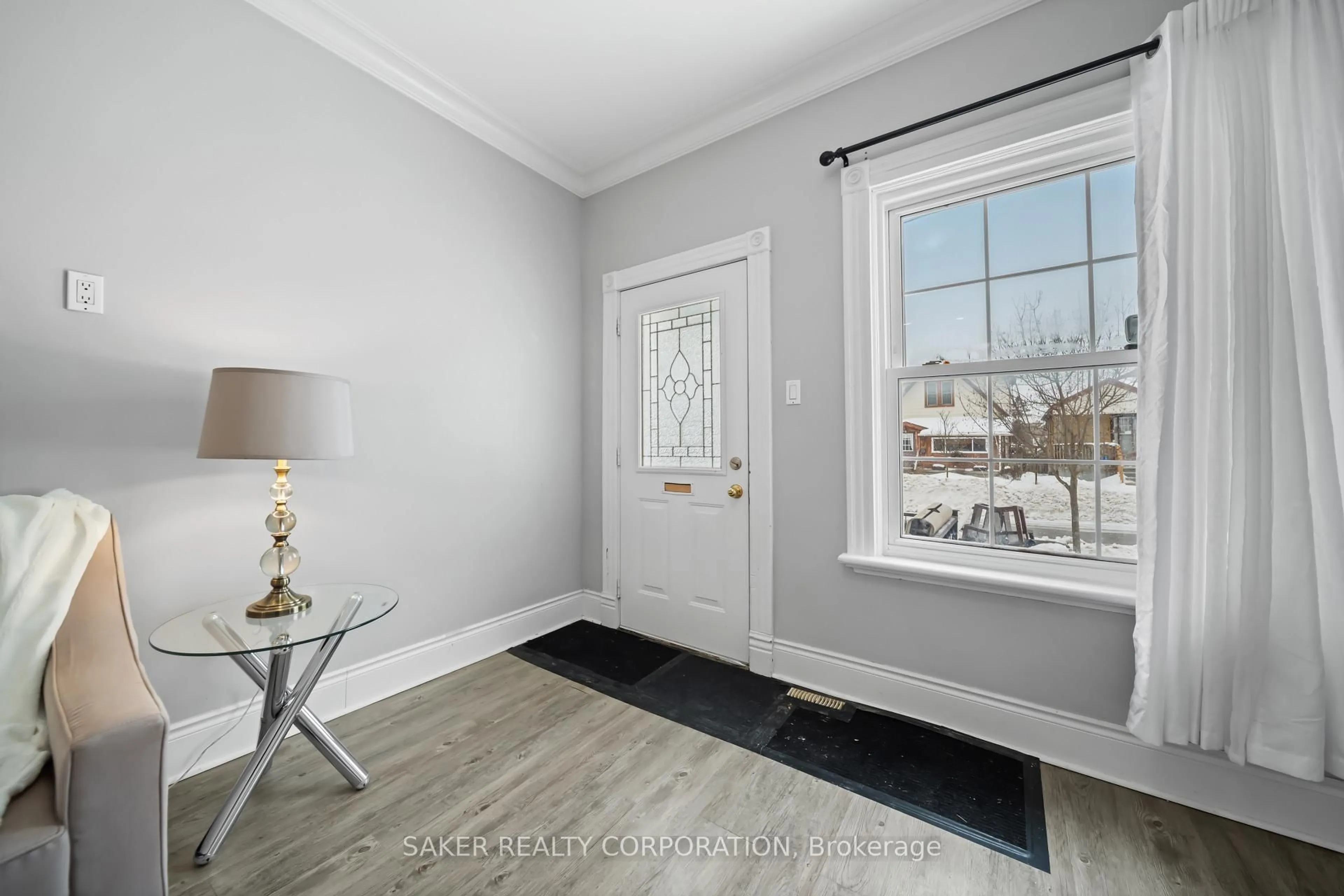 Indoor entryway for 134 Sterling St, London East Ontario N5Y 1Y8