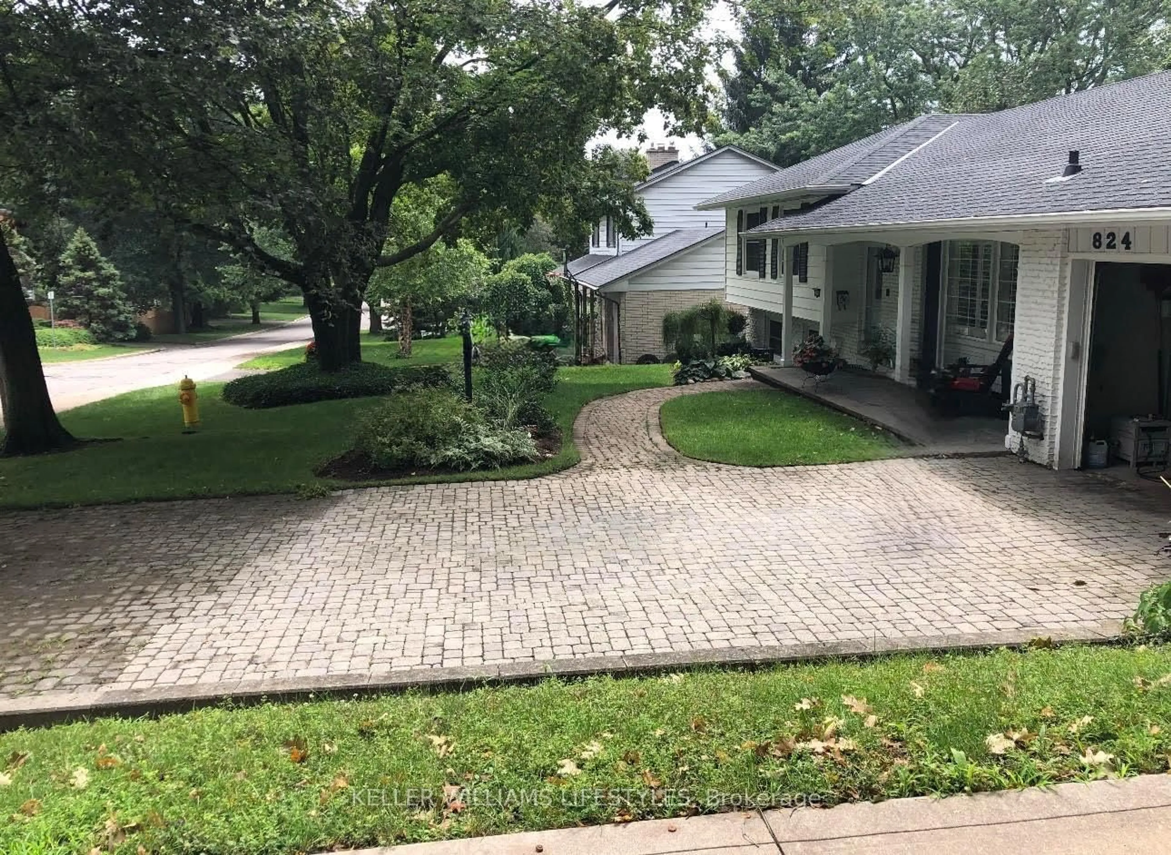 Patio, street for 824 Manchester Rd, London North Ontario N6H 4J6