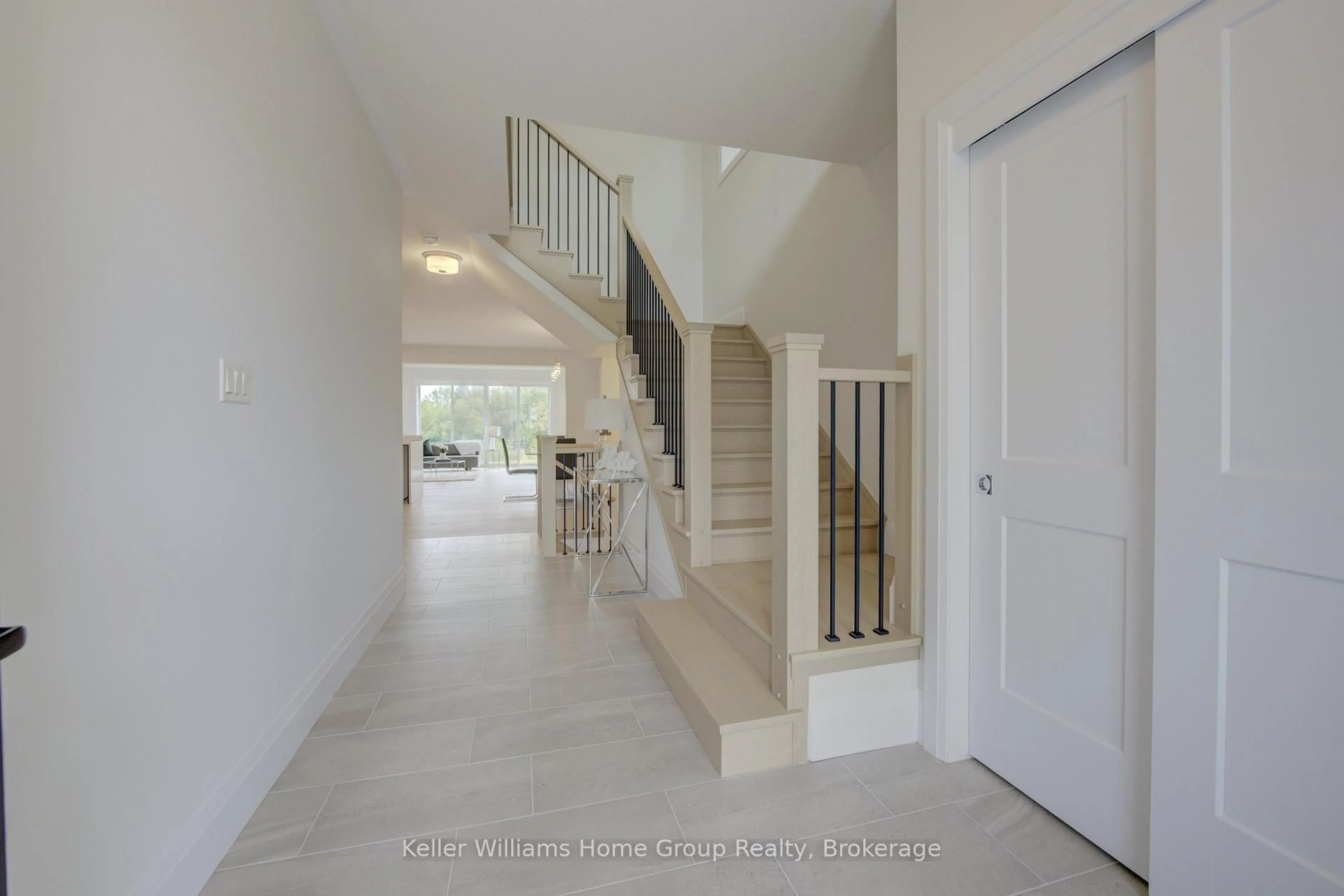 Indoor foyer for 31 Nicholas Way Way, Guelph Ontario N1E 0T1